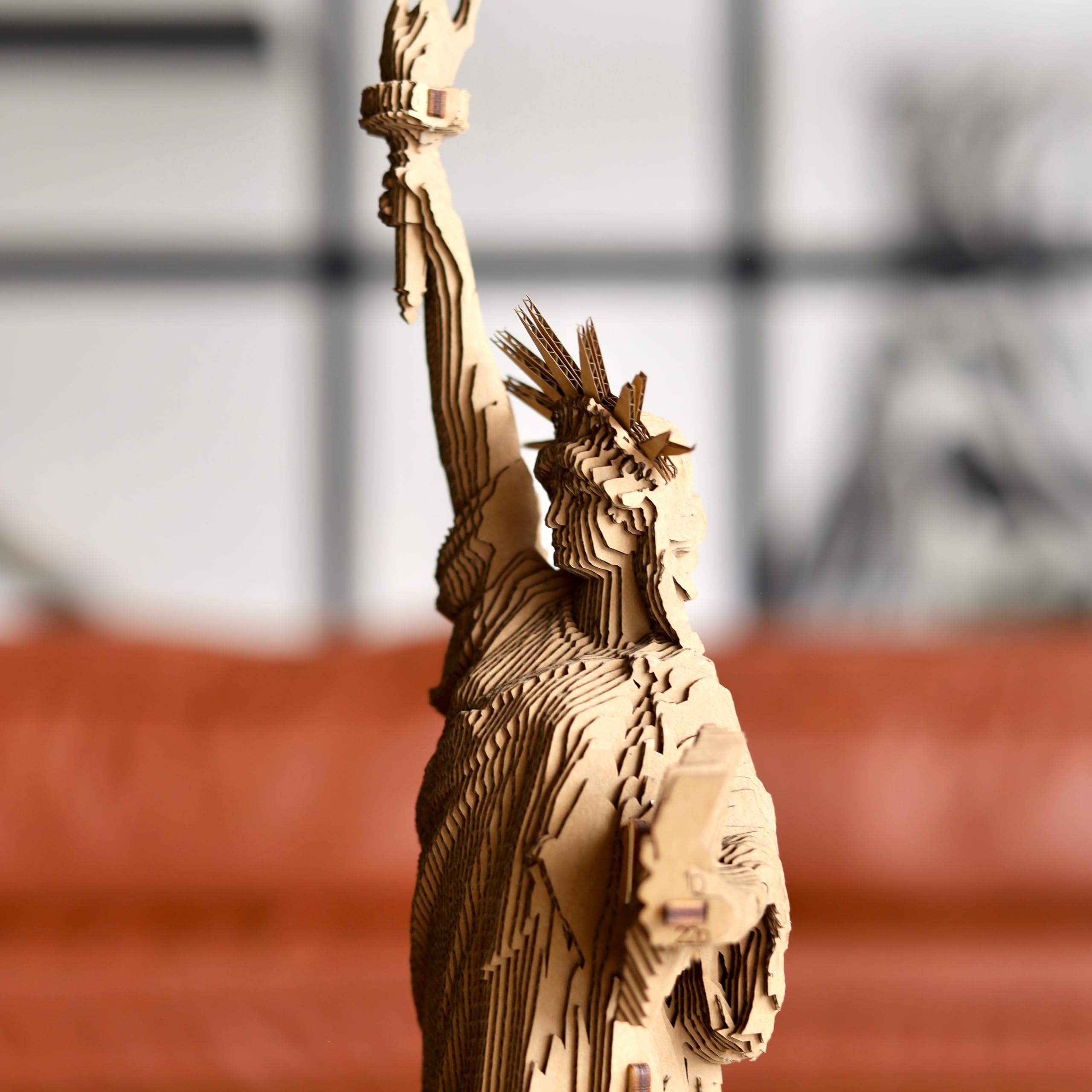 CARTONIC Statue de la Liberté Puzzle 3D en Carton – Maquette à Monter | 176 Pièces, 39 × 13 × 11 cm – Kit Sculpture DIY à Peindre, Matériaux Recyclés, Ados & Adultes, Idée Cadeau Déco