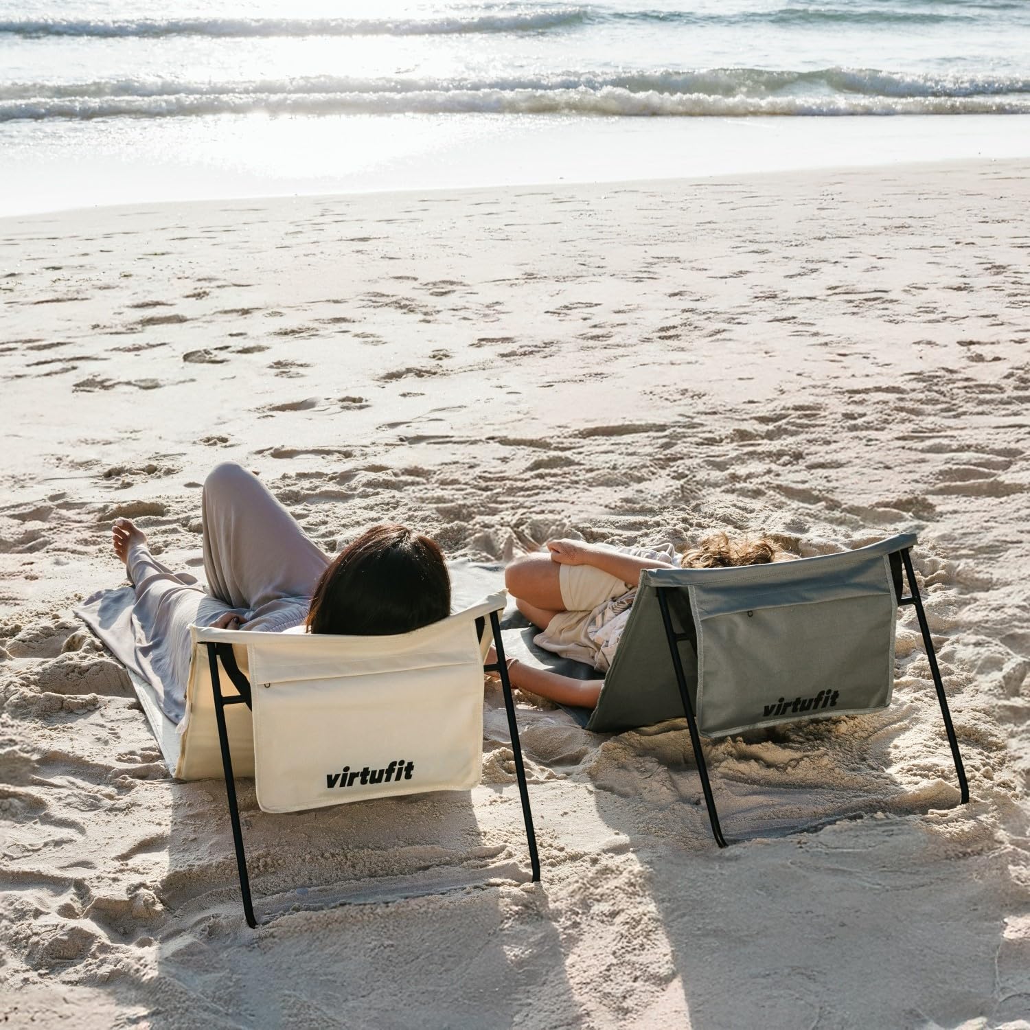 VirtuFit Strandmatte – Faltbare Strandliege mit Rückenlehne und Tragegriff – Komfortable Matte für Strand, Camping, Park und Urlaub