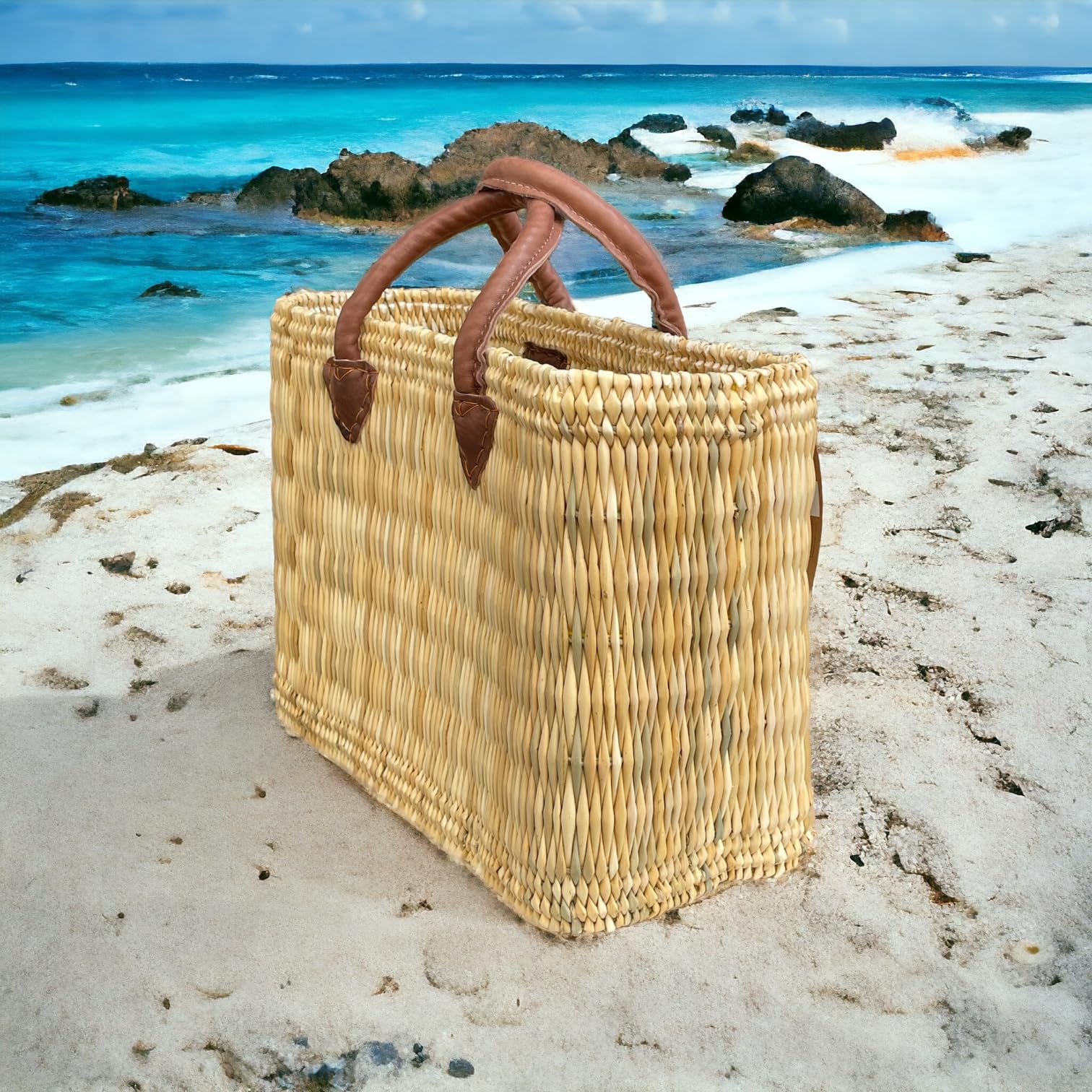 Korbtasche oder Ibiza Tasche mit Ledergriff, Marokko