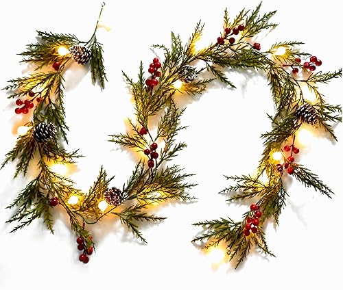 Guirnalda de Navidad de 6 pies, 20 bombillas LED, guirnalda de pino de ciprés con luces, funciona con pilas, campanas de temporizador, bayas rojas,