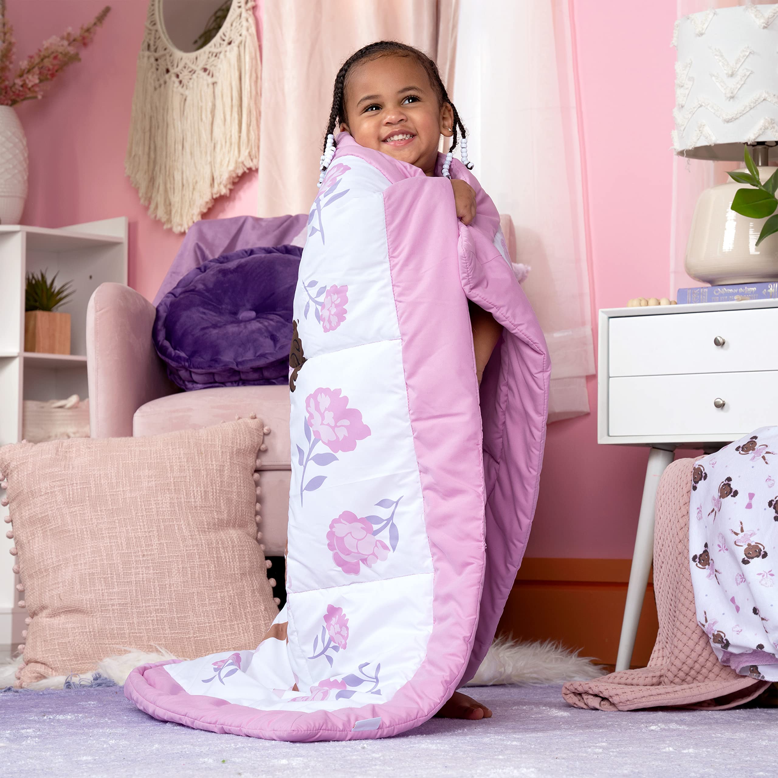 Little Muffincakes Zhara - Manta Acolchada para niños pequeños, Estampado de Bailarina y Flores, 42 x 34 Pulgadas, 18 Meses en adelante, Color Rosa