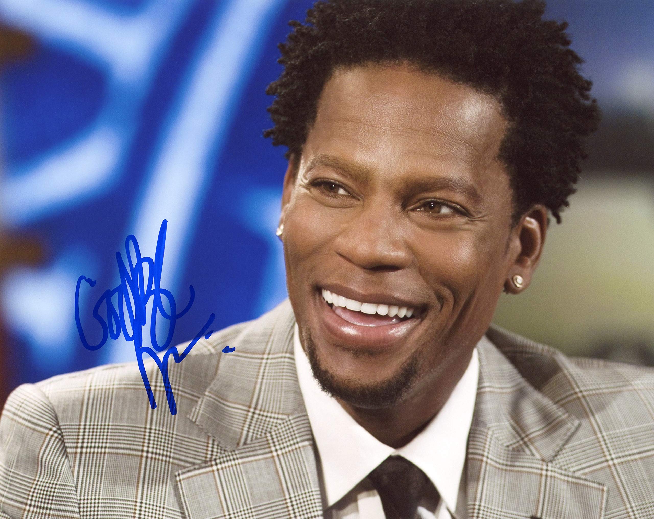 D.L. Hughley AUTOGRAPH Signed 8x10 Photo