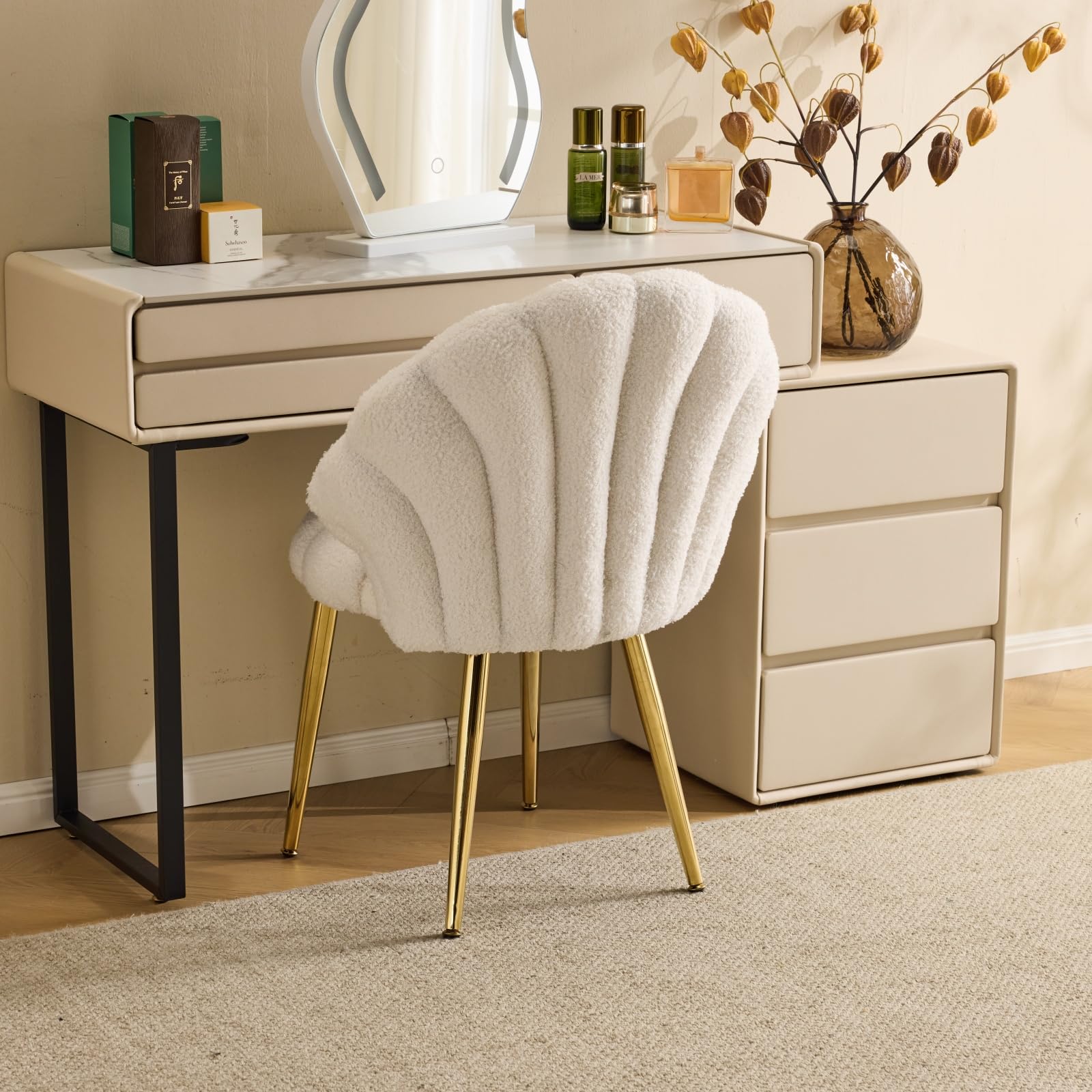 Bonnlo Schminktisch Stuhl, Muschel Sessel Wohnzimmer Modern Schminkstuhl aus Teddystoff mit Kissen Rückenlehne Golden Beinen, Ohrensessel bis 150 kg Vanity Chair für Schlafzimmer Kinderzimmer (Beige)