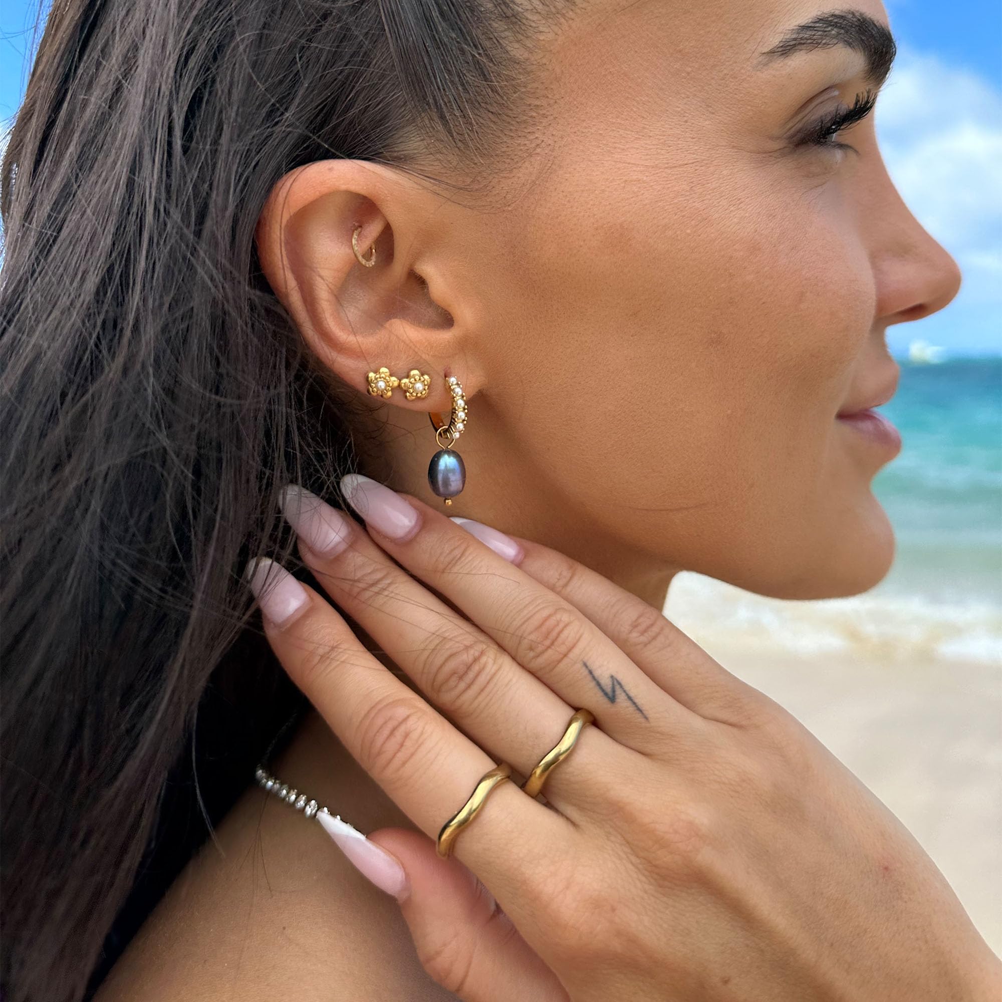 Purelei - Pearly Creolen Damen – Edelstahl 18K vergoldet/rosé/silber – Mit schimmernden Keshiperlen & Glasperlen – Ohrringe Ø 15 mm – Schmuck Unikate