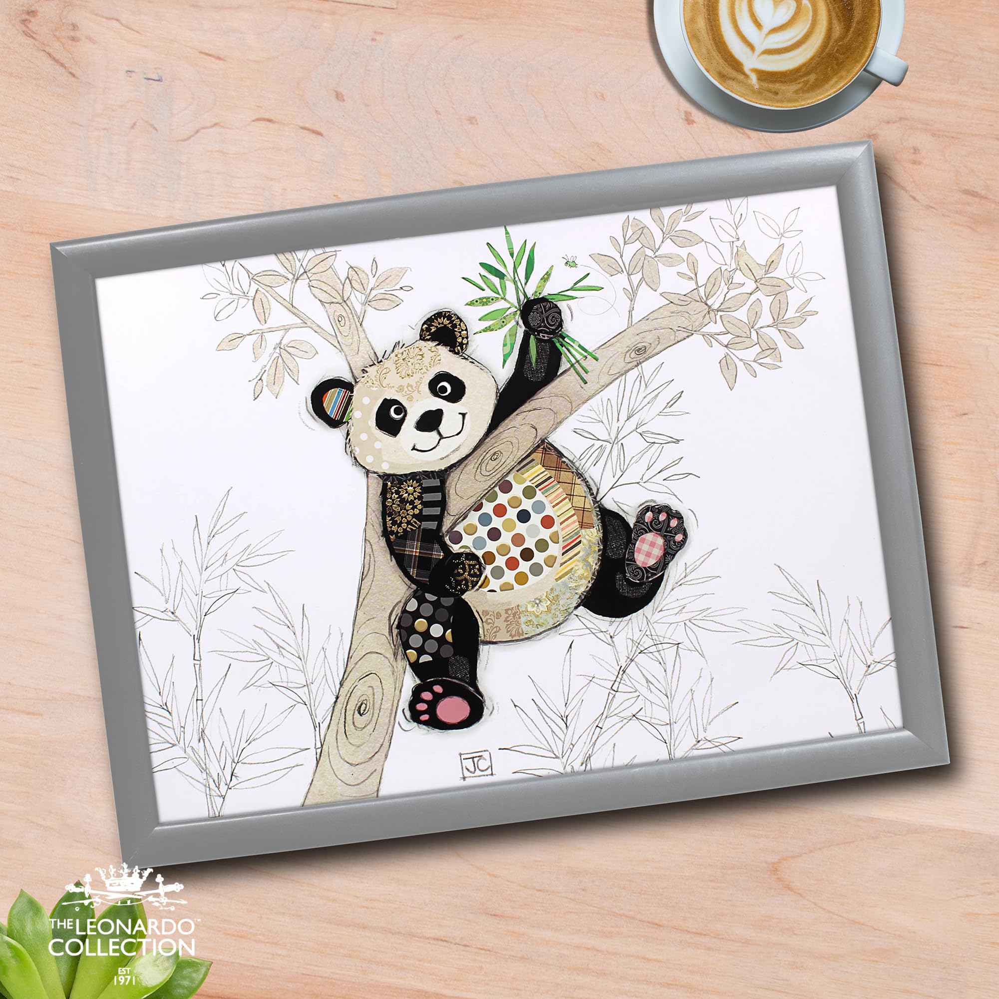 Lesser & Pavey Bug Art Po Zi Panda Plateau avec pouf pour servir des plats | Jolis plateaux pour manger sur les genoux pour le dîner ou le déjeuner | Plateaux alimentaires nouvellement conçus pour les