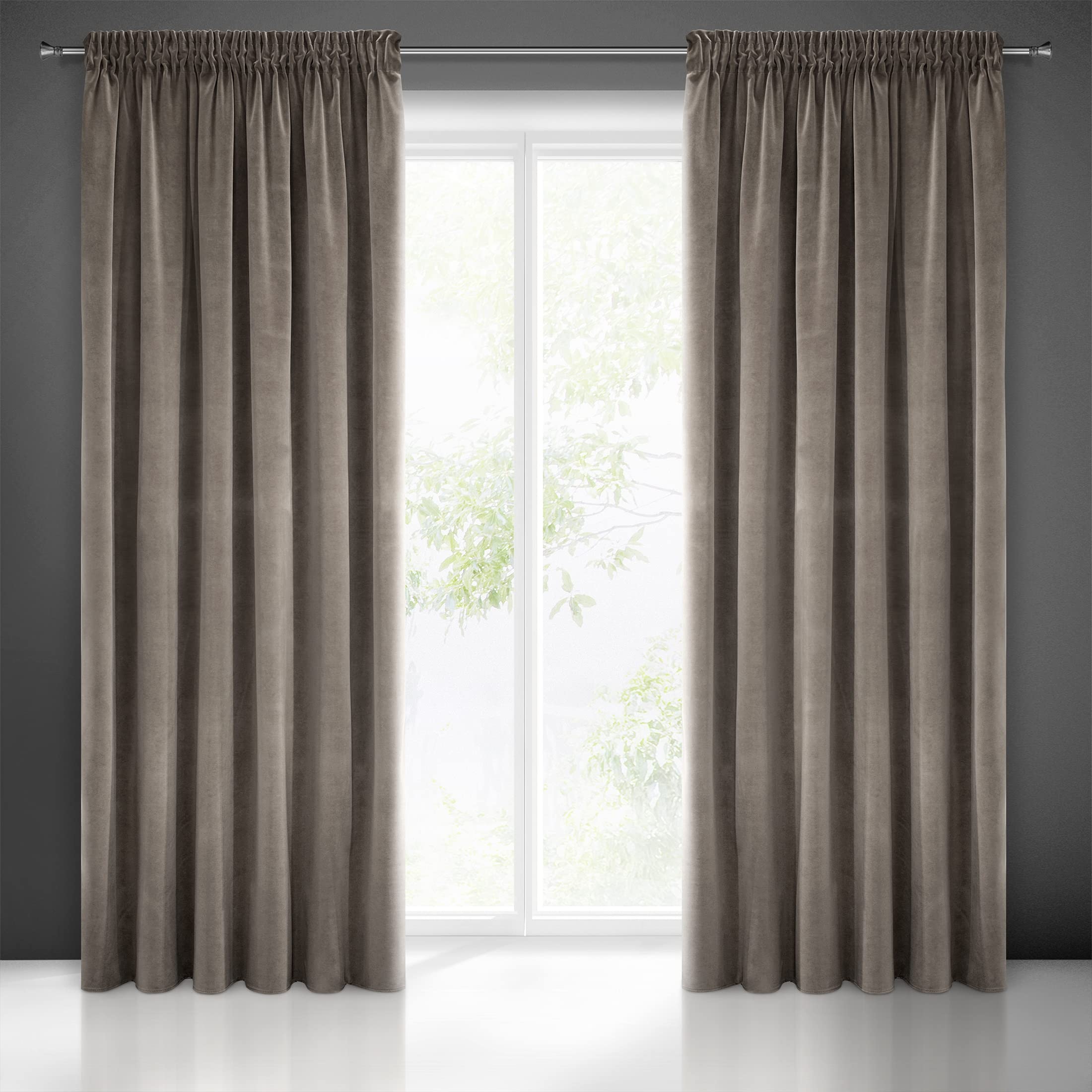 Eurofirany Kristi Rideau en Velours avec Galon Fronceur - 1 pc. Rideau Thermique, Rideau Occultant pour Chambre à Coucher, Salon, Salle à Manger, Densité 330g/m², 140x270 cm, Marron Foncé