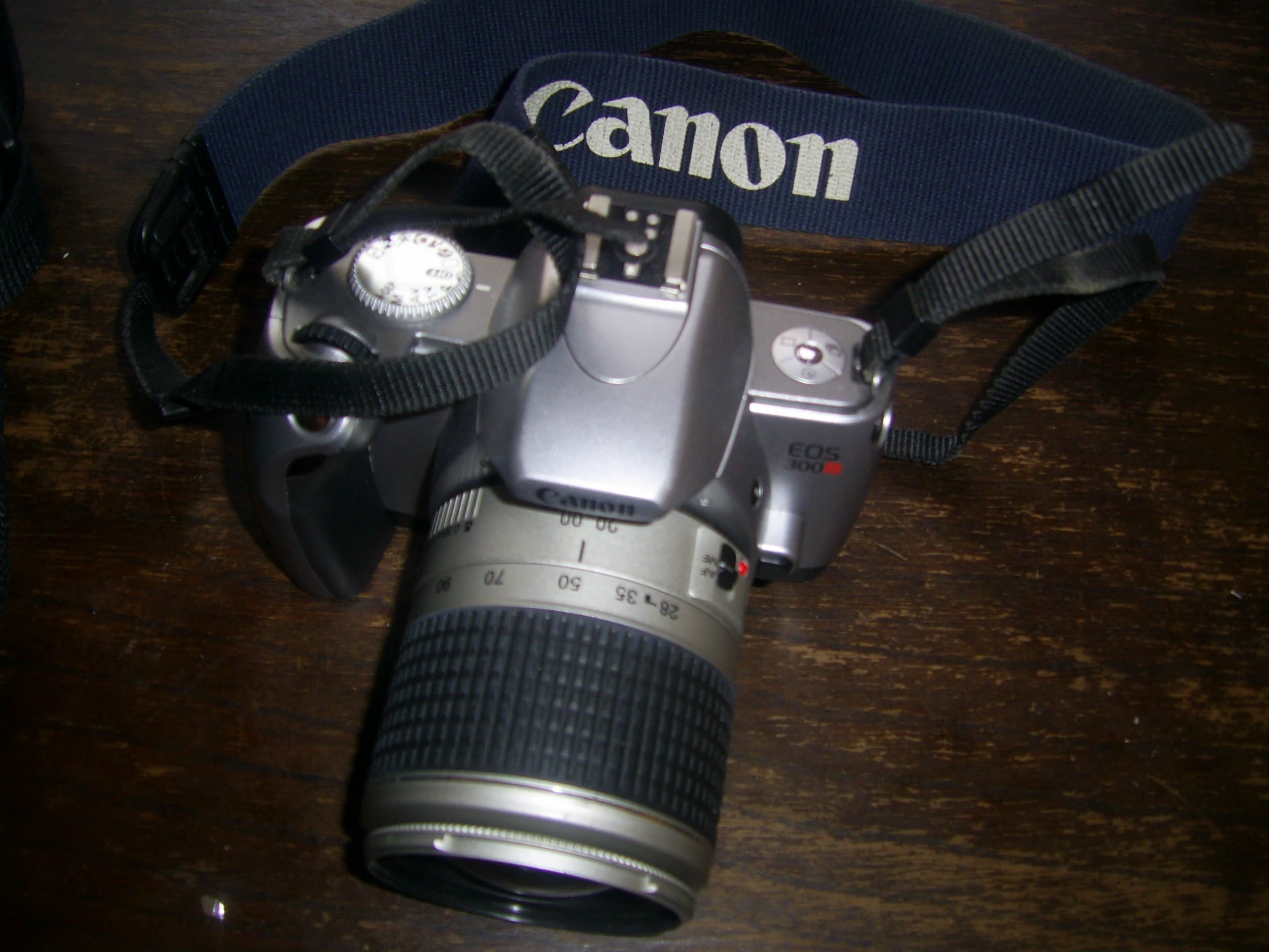 Canon EOS 300 Spiegelreflexkamera inkl. EF28-90/1:4,0-5,6 Originalobjektiv