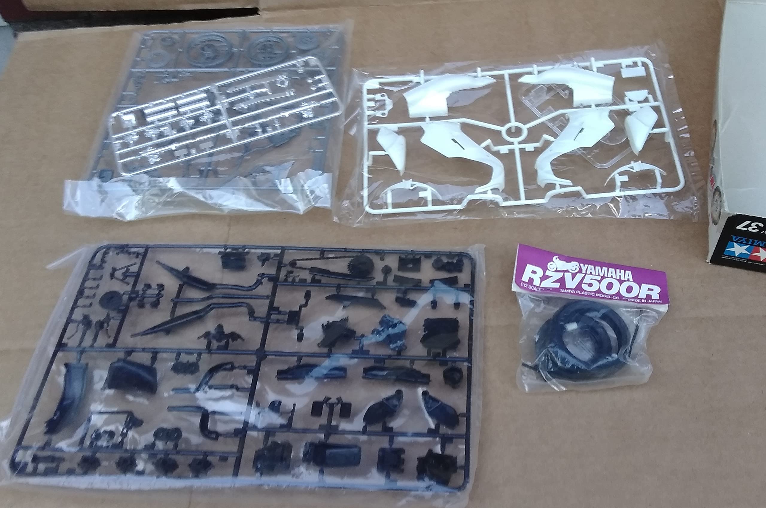 Amazon | タミヤ 1/12 オートバイシリーズ ヤマハRZV500R | プラモデル  