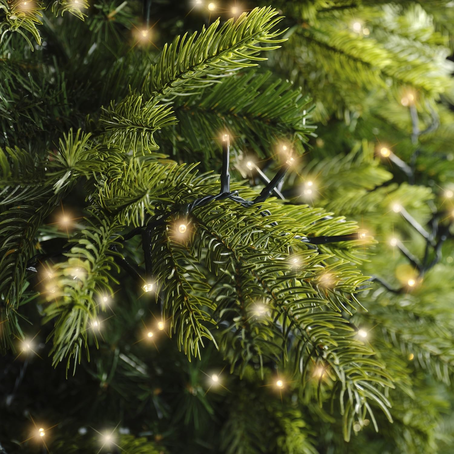 Amazon.de: Everlands knstlicher Weihnachtsbaum Grandis Fir 210 cm   beleuchtet, 550 LED warmwei, 8 Lichtfunktionen & Timer, tuschend echt,  inkl. Metallfu  fr Innen & Auen geeignet