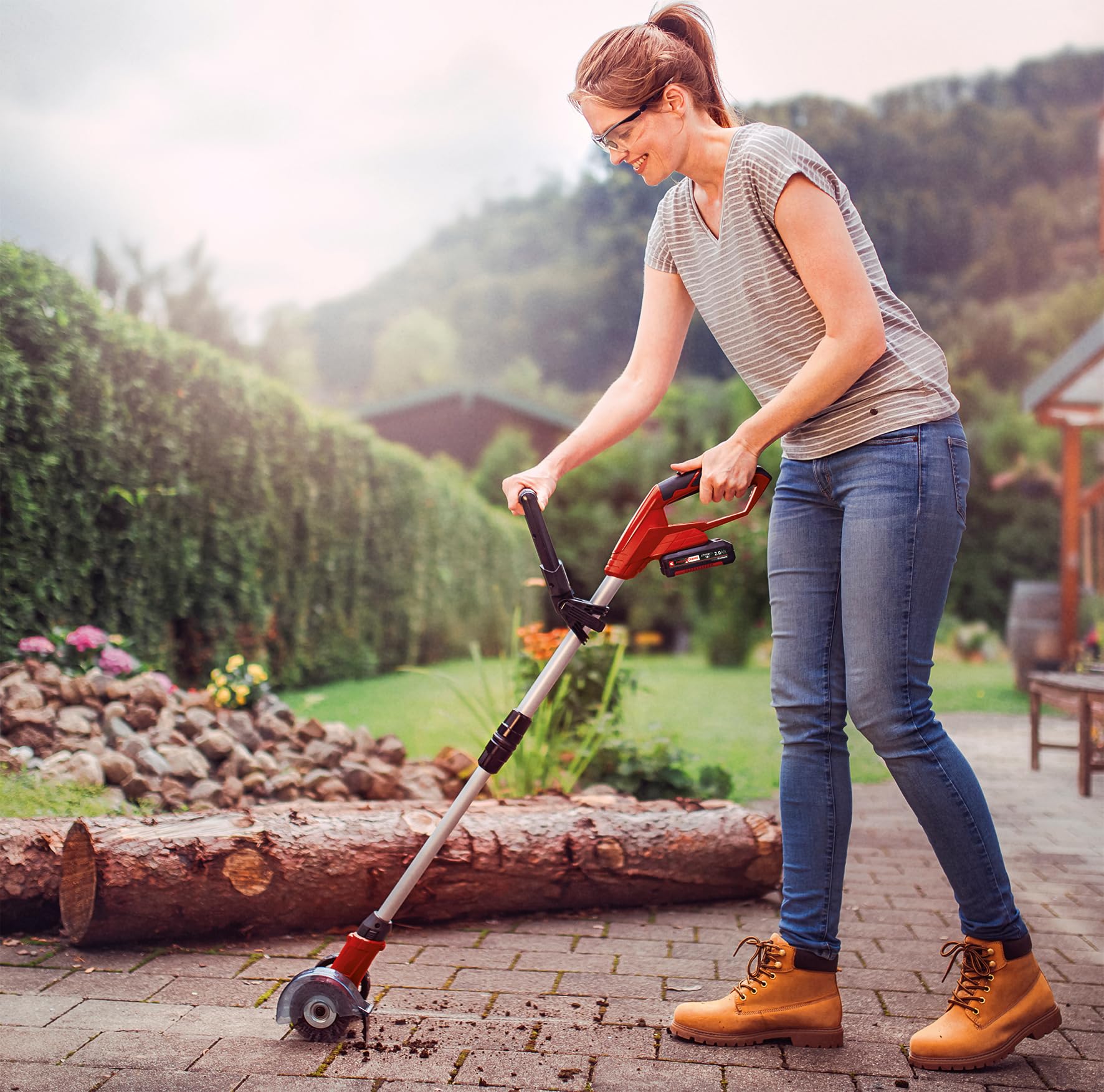 Einhell Akku-Fugenreiniger GC-CC 18 Li Solo Power X-Change (stufenloser Teleskop-Führungsholm, wechselbare Bürsten, Lieferung ohne Akku und Ladegerät)