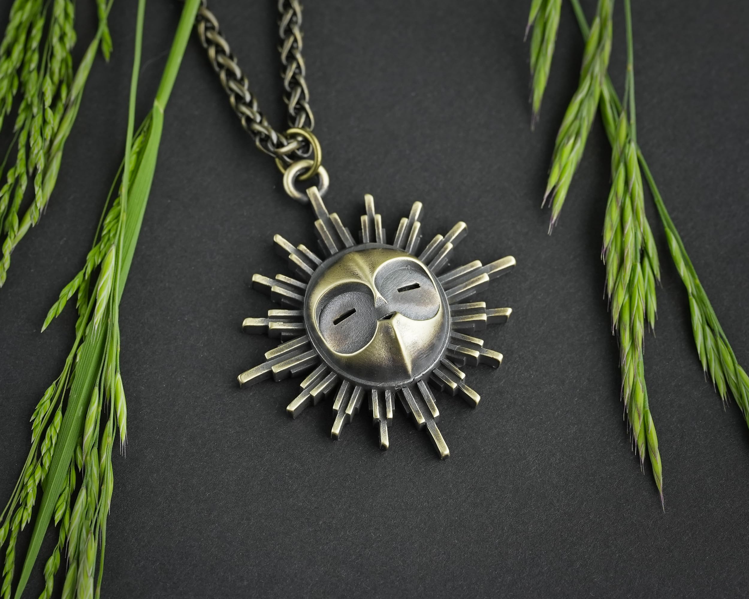 Baldur Jewelry Clair Obscur Expedition 33 Kette aus Messing | Handgefertigter Anhänger mit Antikfinish und Kette, gestaltet für Fantasy-RPG-, Videospiel- und Cosplay-Fans.