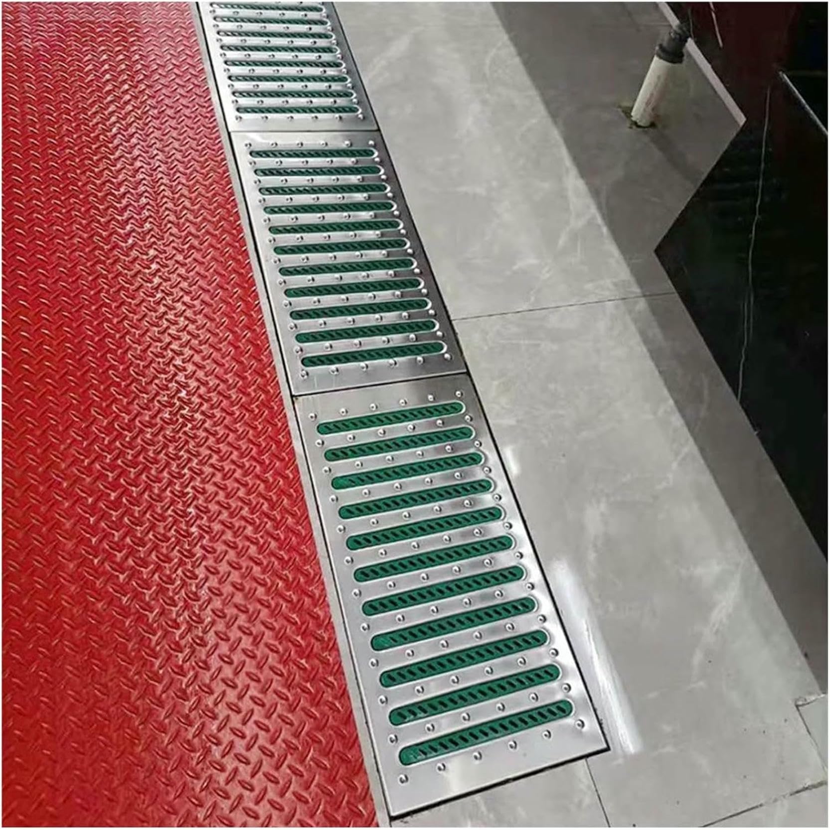 Caniveau de douche et cuisine avec grille de drainage extérieur pour terrasses et cours