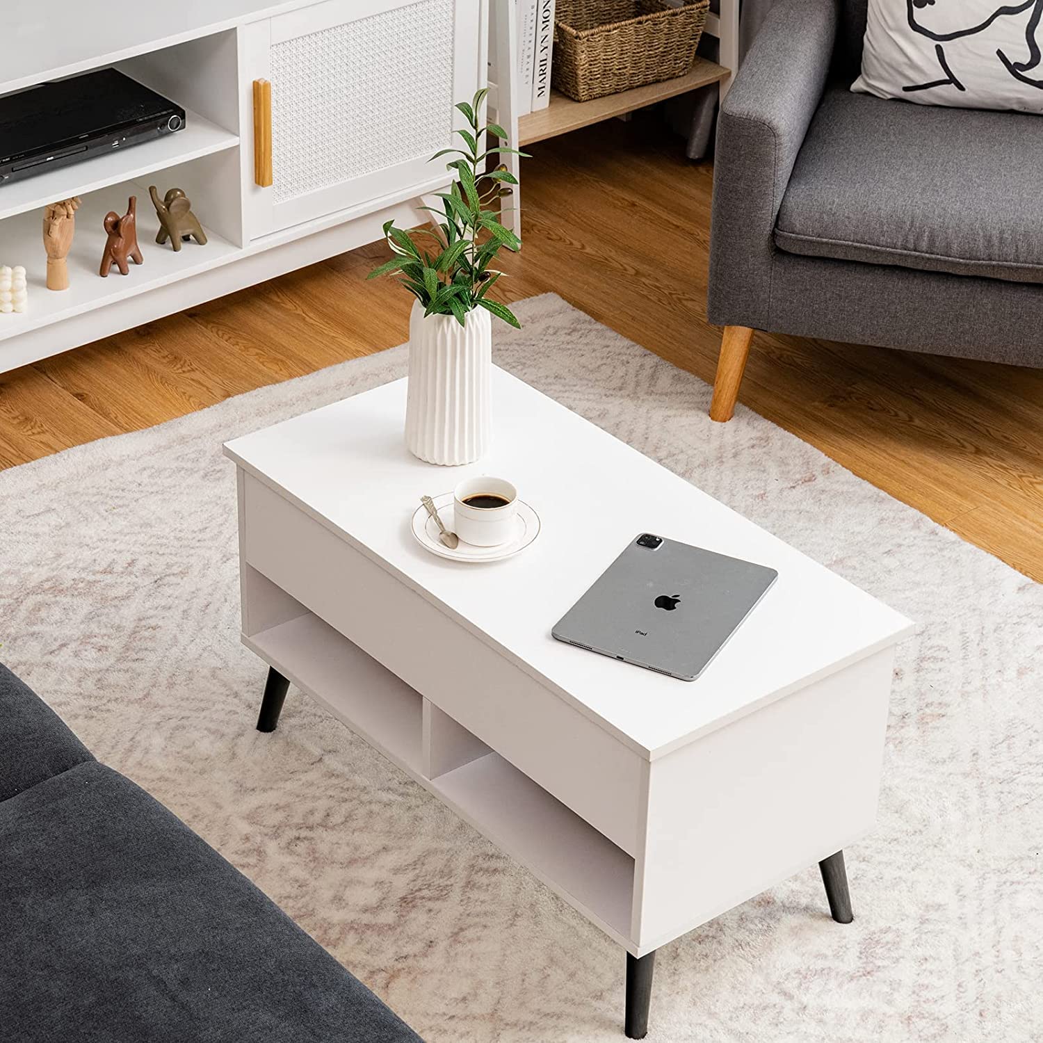 GOPLUS Mesa Baja elevable para Bar de Gas con Bandeja elevable, Mesa Baja con 1 Compartimento Oculto y 2 estantes Abiertos, Patas de Madera para salón, Dormitorio (Blanco)