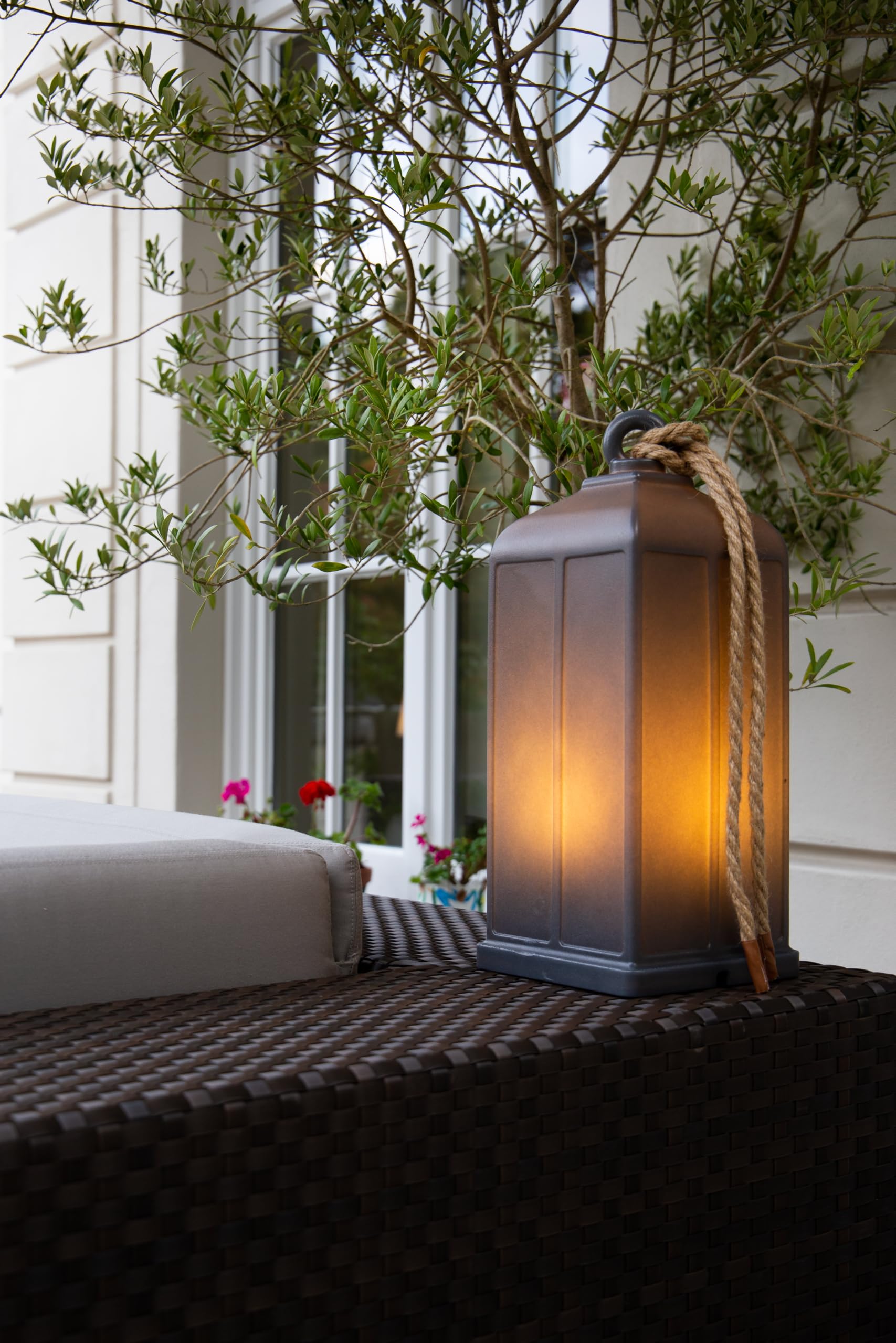 8 seasons design Shining Lantern Solar LED Deko-Laterne, Höhe: 45cm, anthrazit, inkl. Solarmodul und Leuchtmittel in warmweiß, als Solarlampe für Terrasse, Balkon, Garten mit Solarpanel