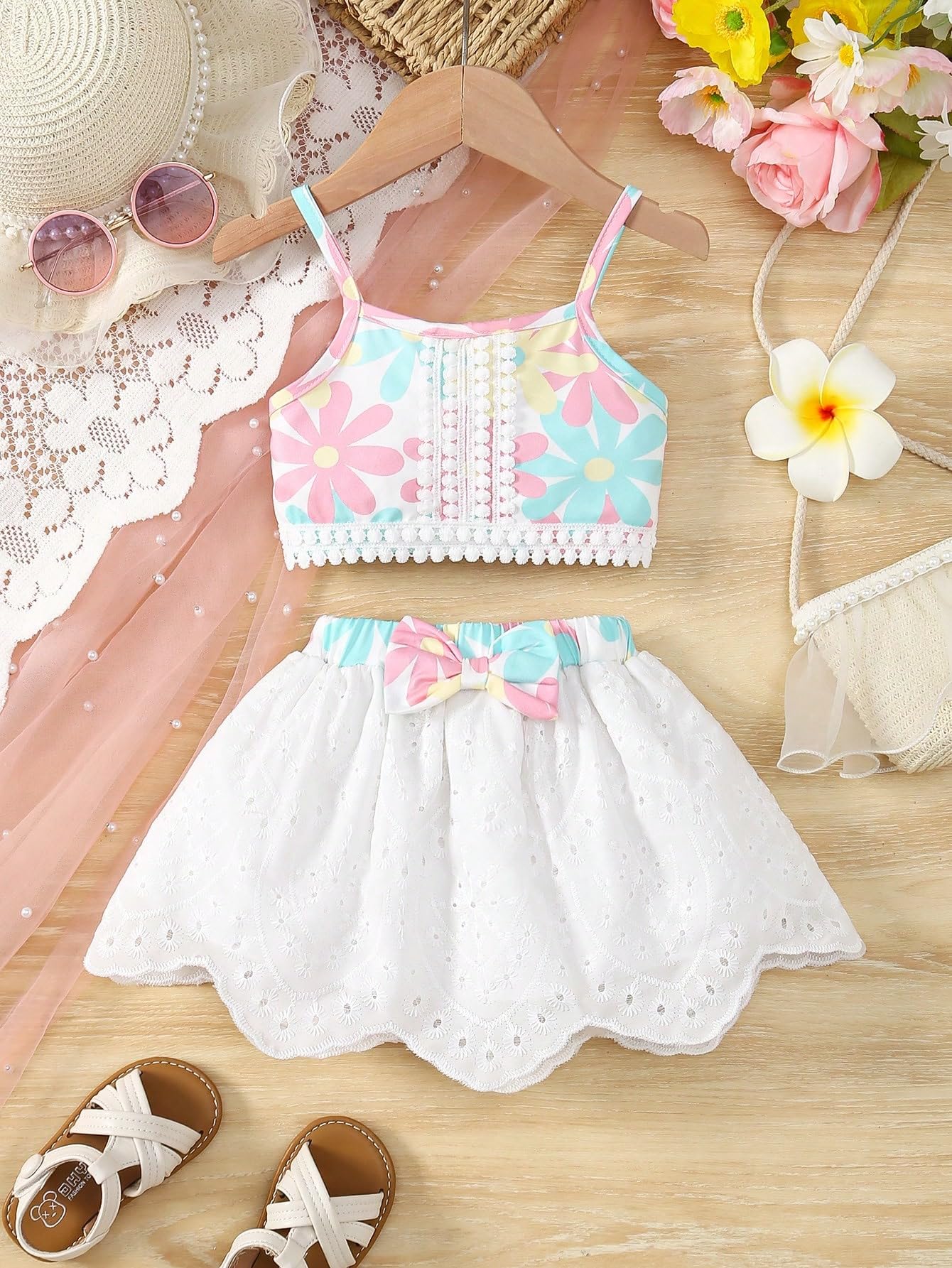 TAGAS TAGAS Girls Girls Floral Crop Top e gonna in pizzo bianco – Estate senza maniche 2 pezzi vestito con fiocco cintura – abito casual da festa per bambini
