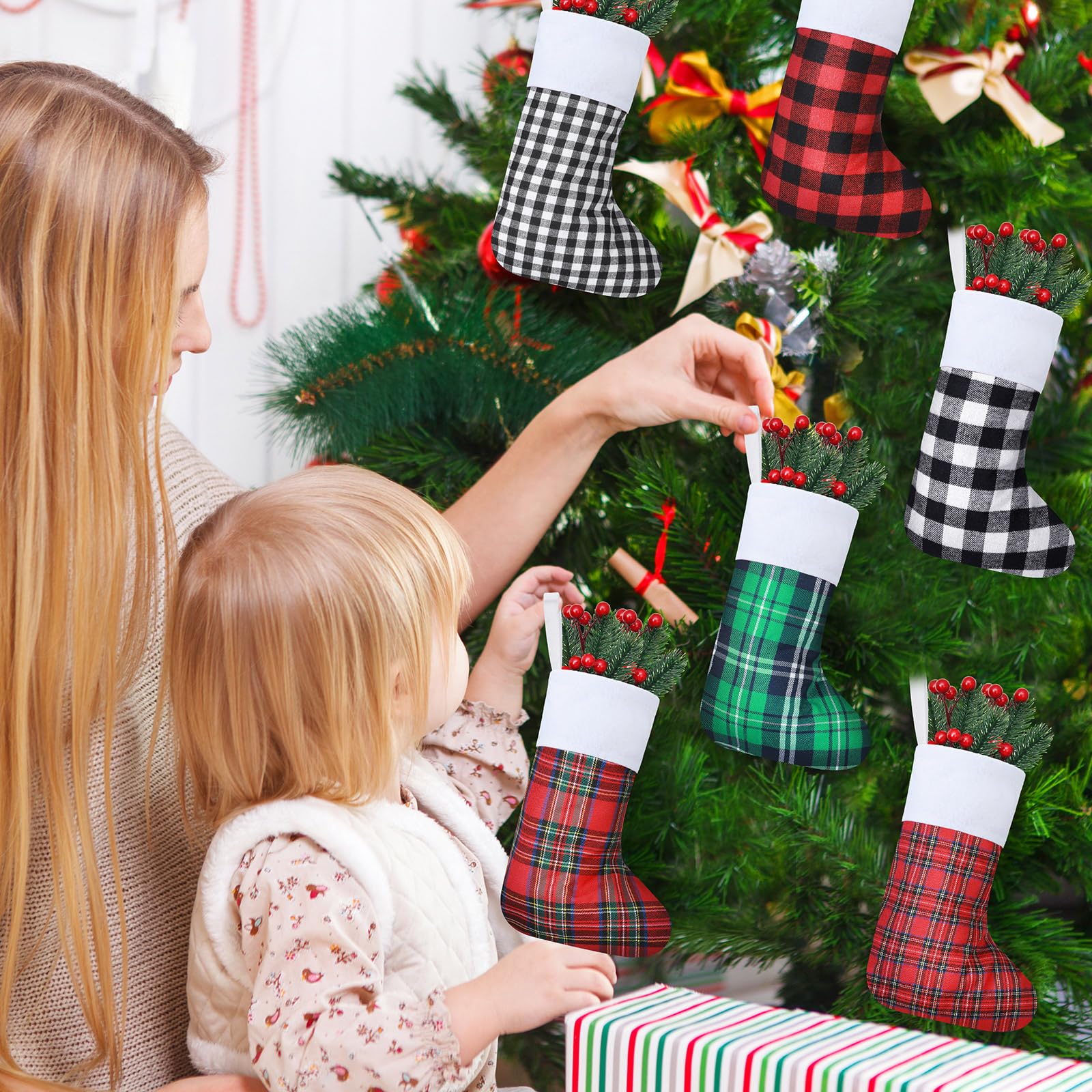 Skylety Lot de 36 mini chaussettes de Noël à suspendre pour sapin de Noël, cheminée, décoration de fête - 10 x 21 cm