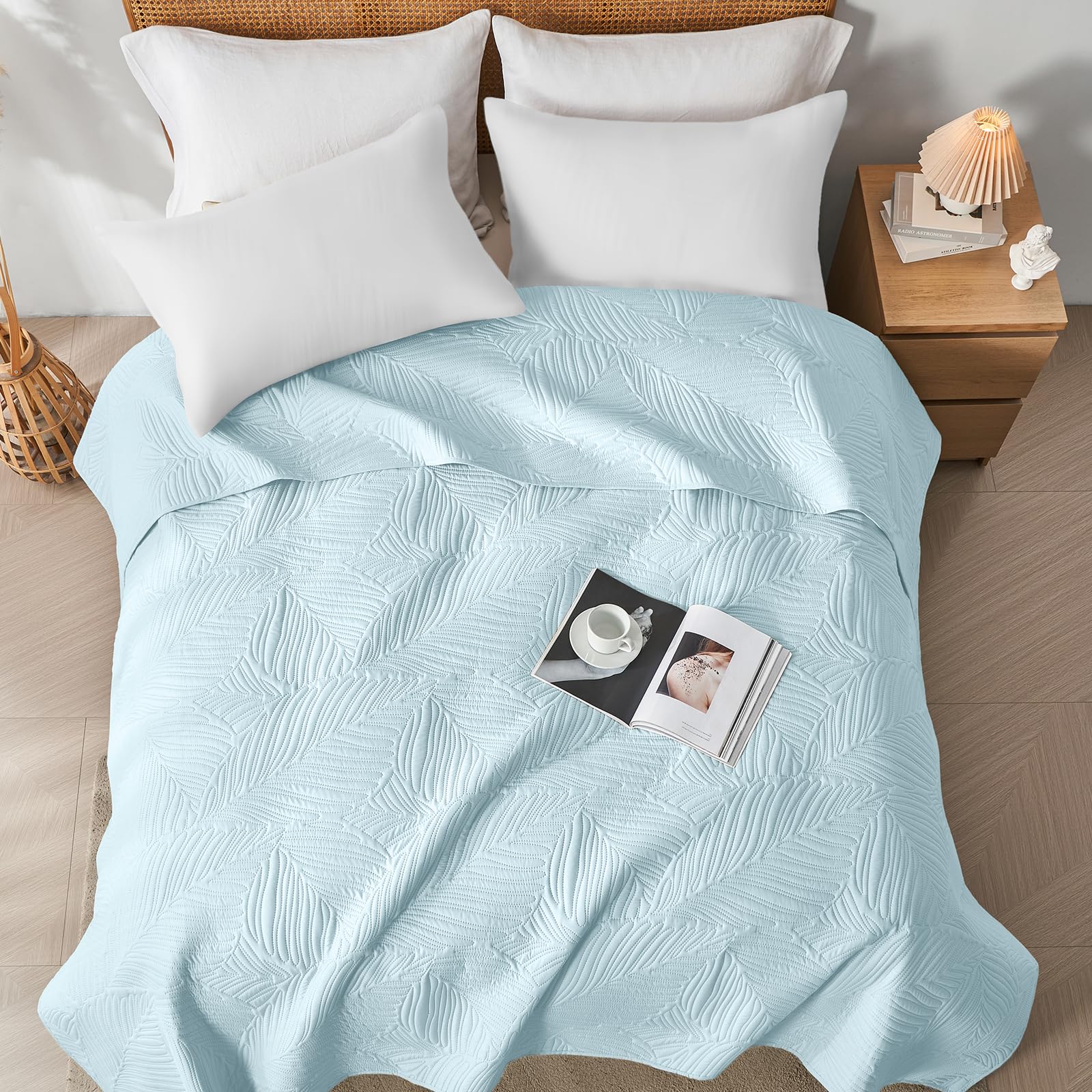 Colcha Boutí 240x260 cm,Colcha Ultrasónica Azul Cielo,Ligera,Suave y Fácil de Limpiar,Doble Cara,Funda de Cama con Motivo de Hojas,Ideal para Todas Las Estaciones,para Cama y Sofá