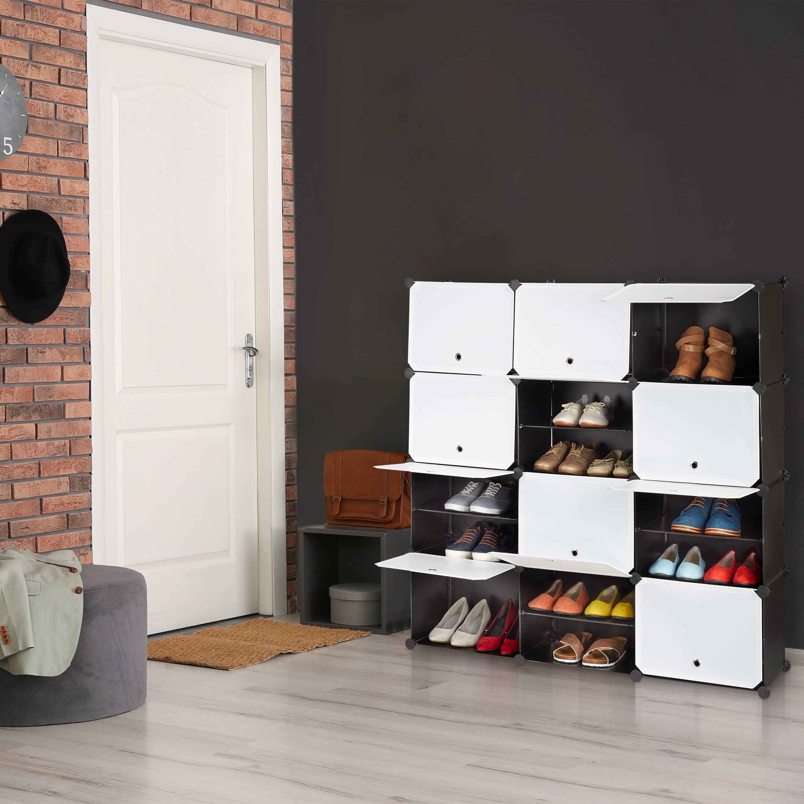 Relaxdays Scarpiera in Plastica, 24 Scomparti Chiusi con Ante, Scaffale Porta Scarpe, HxLxP: 125x125x32 cm, Bianco/Nero