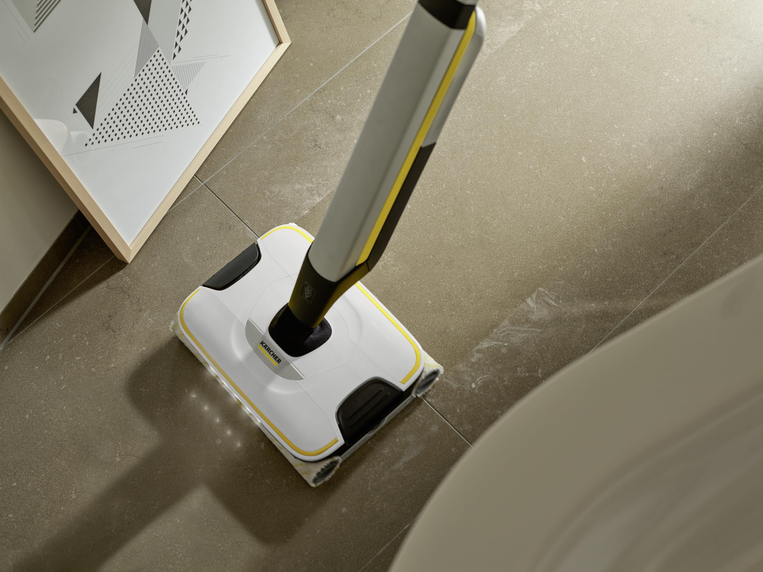 KÄRCHER Fregona eléctrica FC 7 sin Cable Extra, con 4 Rodillos giratorios de Microfibra, autonomía de batería: Aprox. 45 min, Rendimiento de Superficie por Carga: Aprox. 135 m², Exclusivo en Amazon