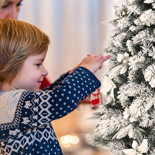 Miniatura 3 de POWERSTONE Árbol de Navidad blanco como la nieve con bayas y flores de Pascua de 7 pies lápiz artificial flocado árbol de Navidad con 775 puntas de