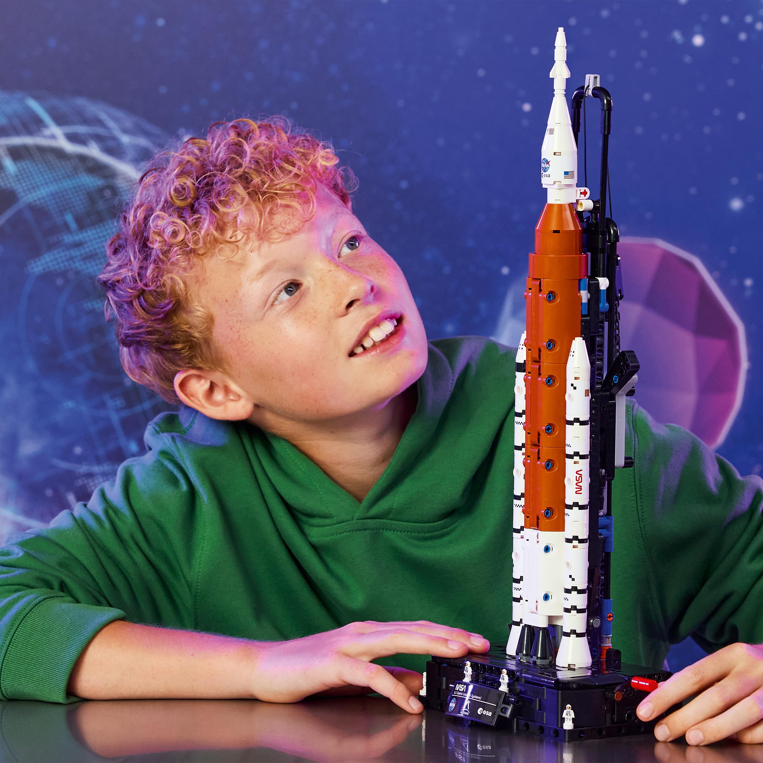 LEGO Technic Sistema di Lancio Spaziale Razzo NASA Artemis - Giocattolo STEM Interattivo con 4 Astronauti e Funzione di Separazione degli Stadi - Regalo per Bambini e Bambine da 9 Anni in su - 42221