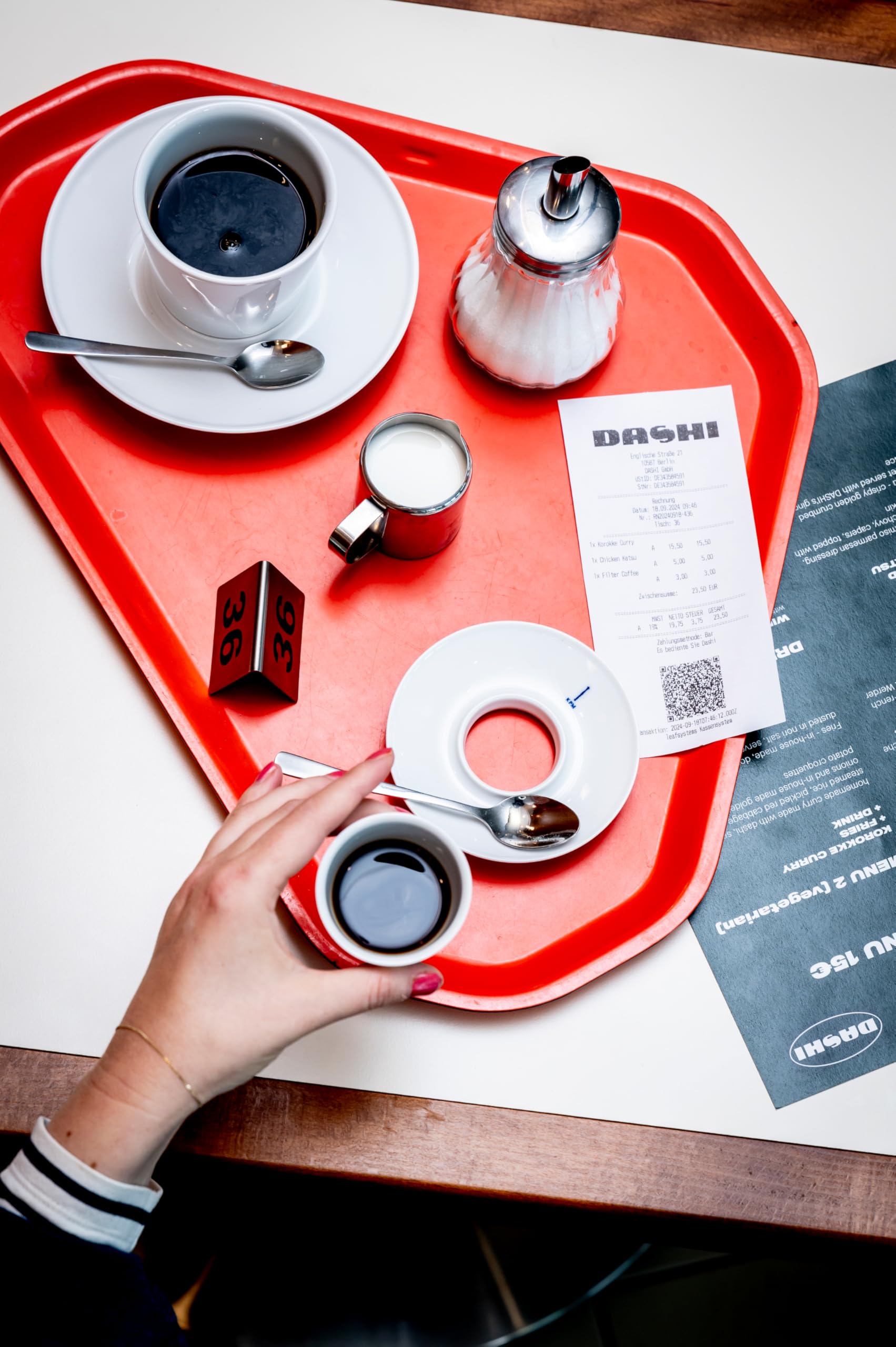 KPM Berlin kubek samolotowy, porcelana, filiżanka do espresso, filiżanka do kawy ze spodkiem, Marguerite Friedlaender ręcznie robiona, biała w pudełku prezentowym