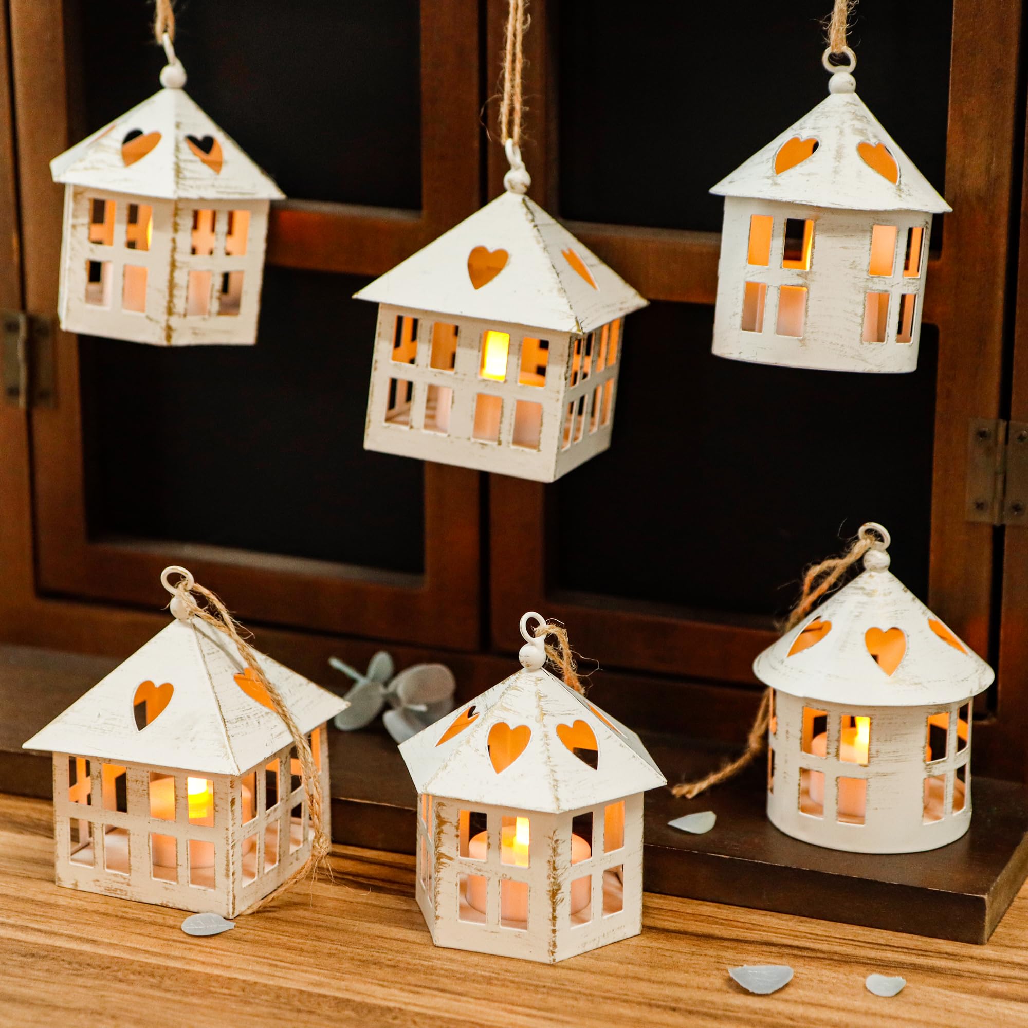 TRIROCKS 6 mini lanterne con candela LED tremolante, alte 10 cm, piccole lanterne con batteria, lanterne da giardino per Natale, matrimoni, feste, decorazione da tavolo (crema e oro)