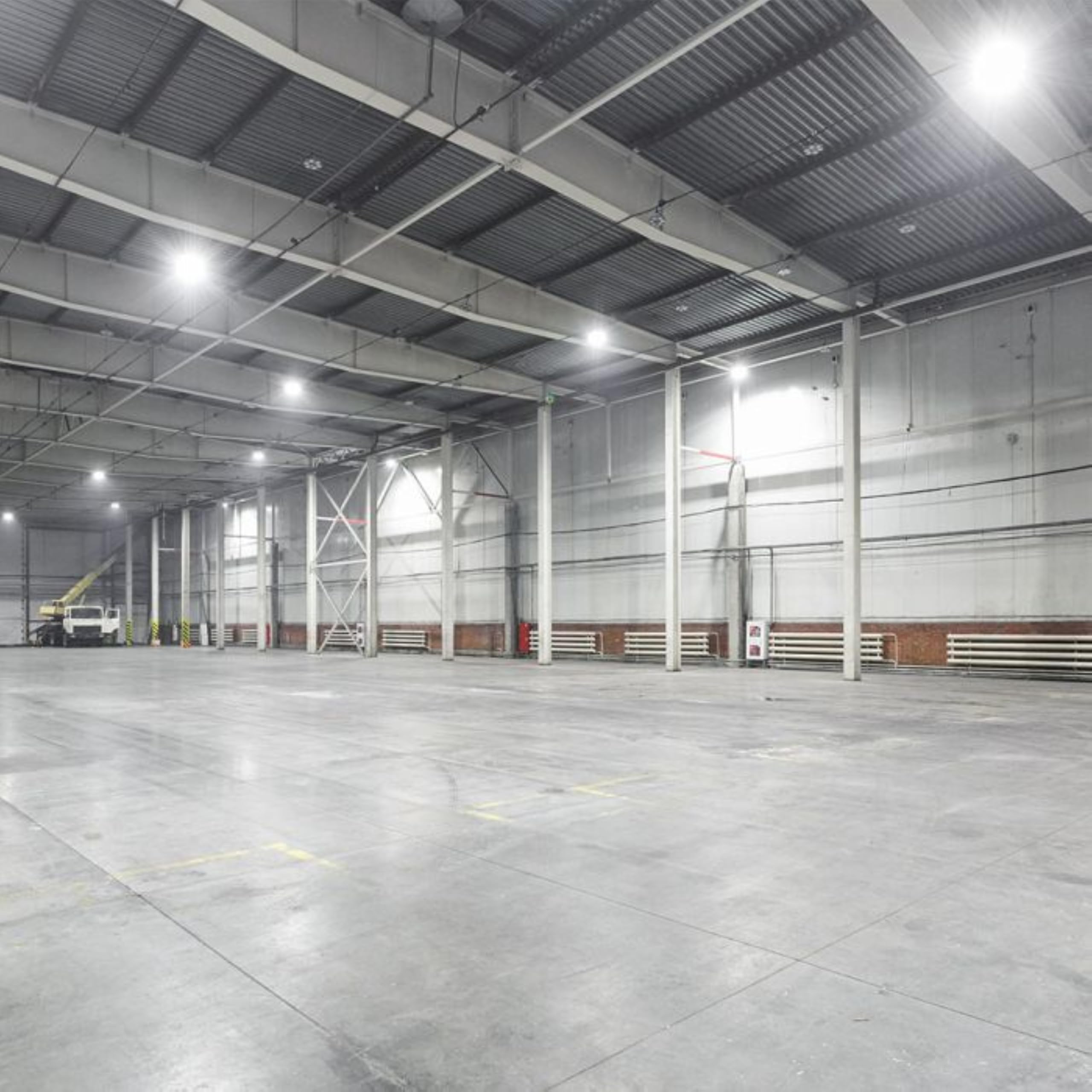 V-TAC Faro Industriale Led UFO potenza 100W - [CHIP CREE LED - RISPARMIO ENERGETICO ] - Lampada Industriale 13500 lm per Magazzino, Fabbrica, Officina - IP65 - Campana - Luce Naturale 4000K