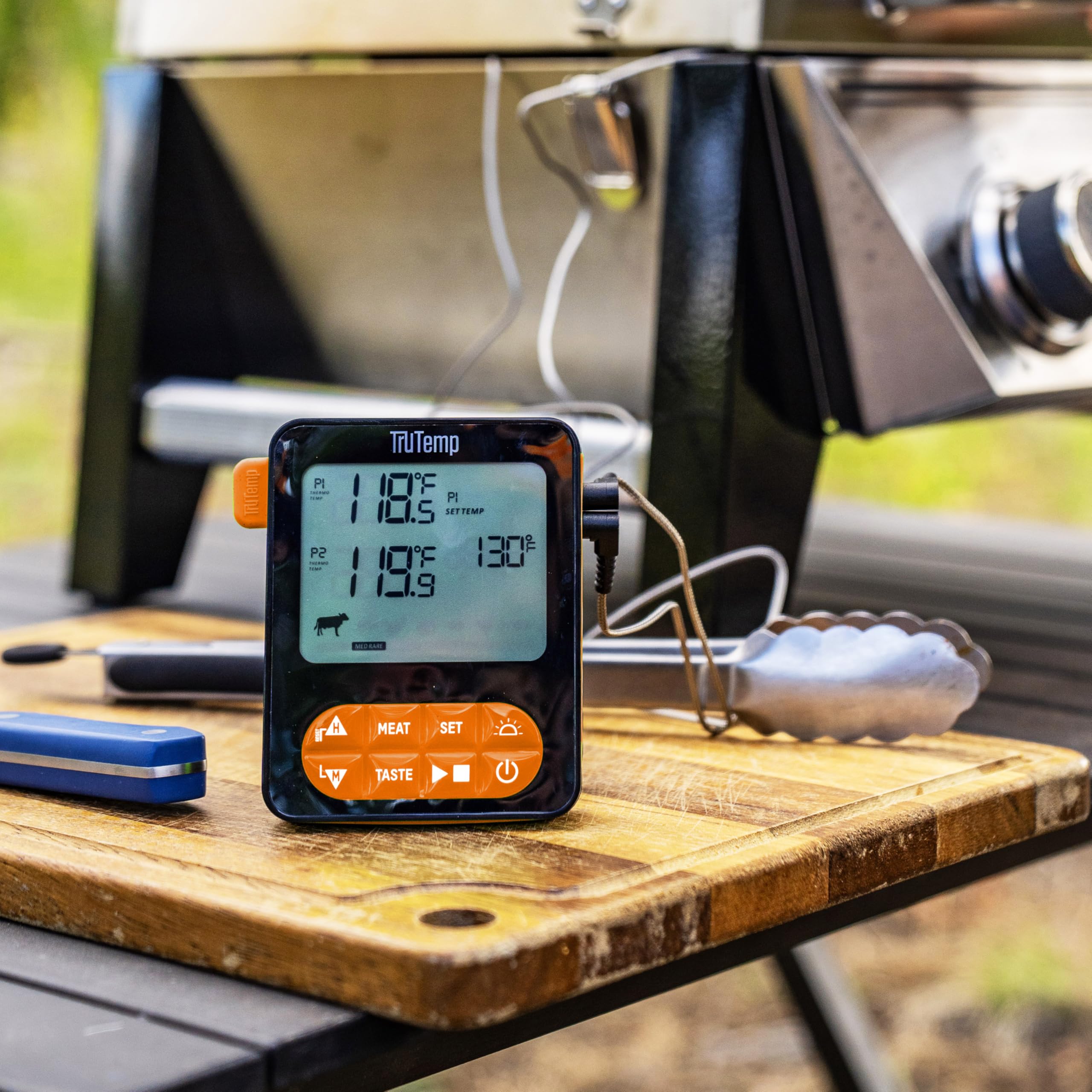 Taylor TruTemp Termómetro programable para carne y alimentos con cable de doble sonda, digital, monitor de dos platos, hornear, asar, fácil de usar, retroiluminado, naranja