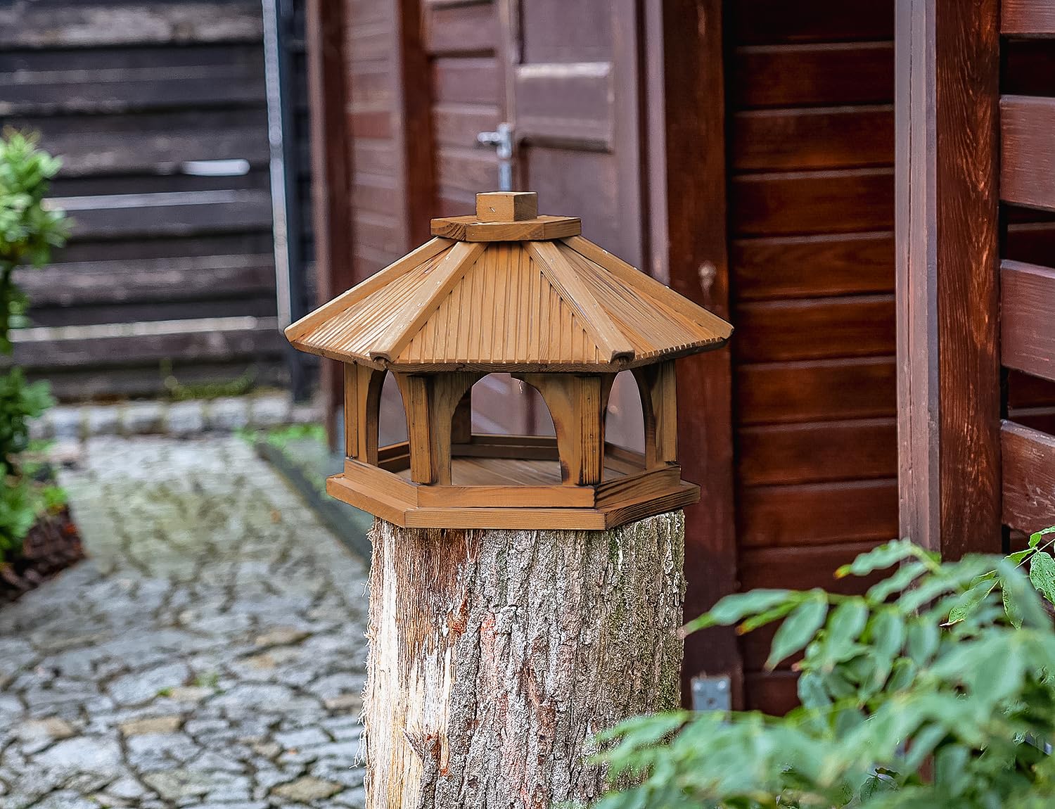 Sechseckiges Vogelhaus aus Holz, Futterstation für Wildvögel, Garten Vogelfutterhaus zum Stellen, Traditionelles Design