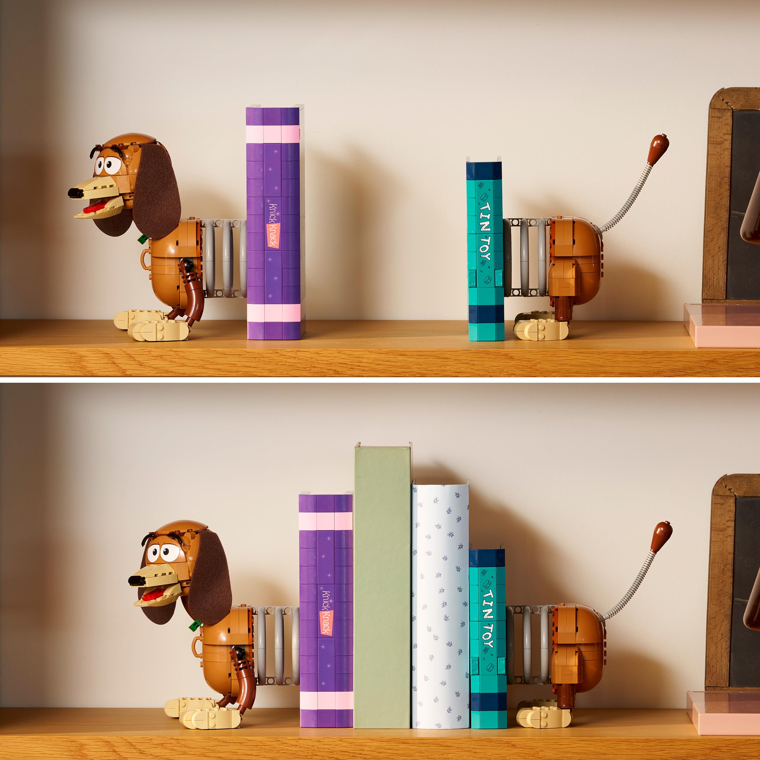LEGO | Disney Pixar Fermalibri di Slinky Toy Story - Kit di Modellismo per Adulti - Reggi Libri per Libreria - Decorazione con Minifigure di Woody e Figura di Bassotto - Regalo Creativo per Fan 43301
