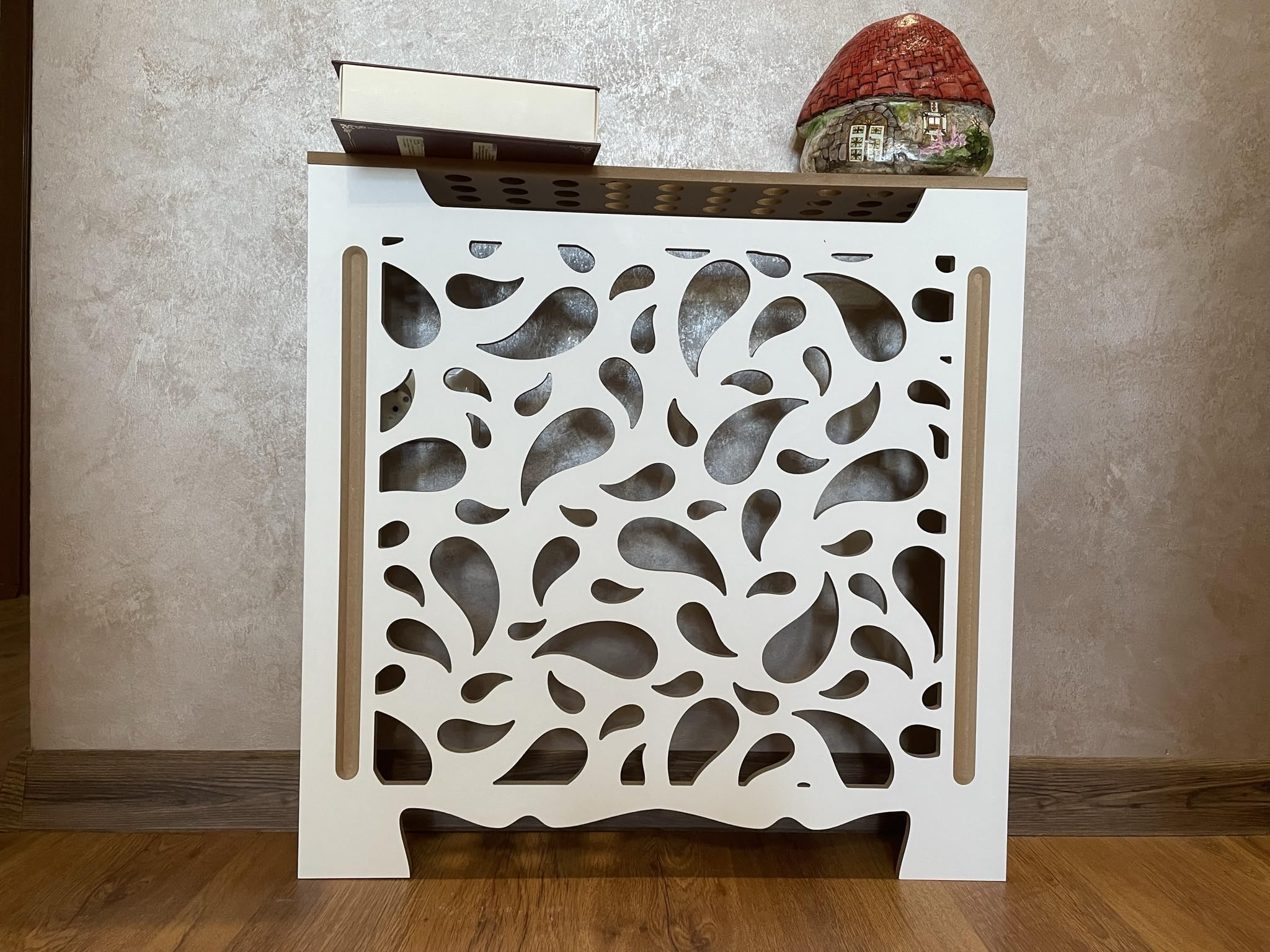 Couverture de chaleur en bois pour un salon chaleureux et élégant
