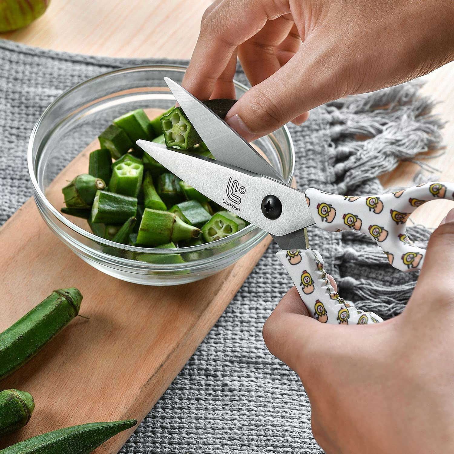 Linoroso Ciseaux de Cuisine Professionnel avec Couvercle Magnétique Ciseau Cuisine Multifonction Fabriqués en Acier Japonais 4034, Ultra Tranchants pour Viande Légumes Barbecue Herbes Pizza - Poulets