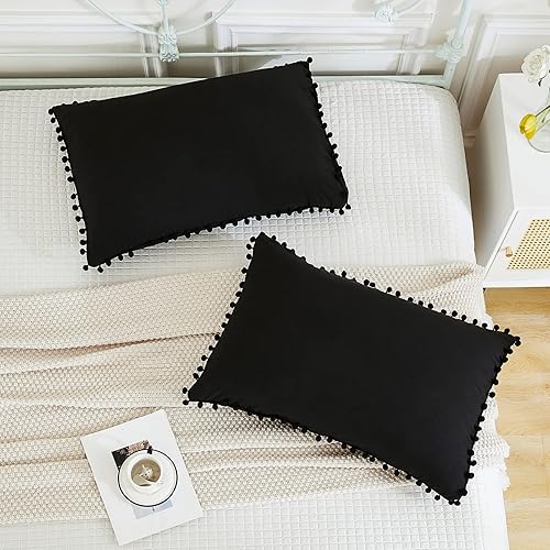 Miniatura 4 de Juego de 2 fundas de almohada negras con pompones, 100% microfibra lavada, funda de almohada con flecos de bola negra, paquete de 2