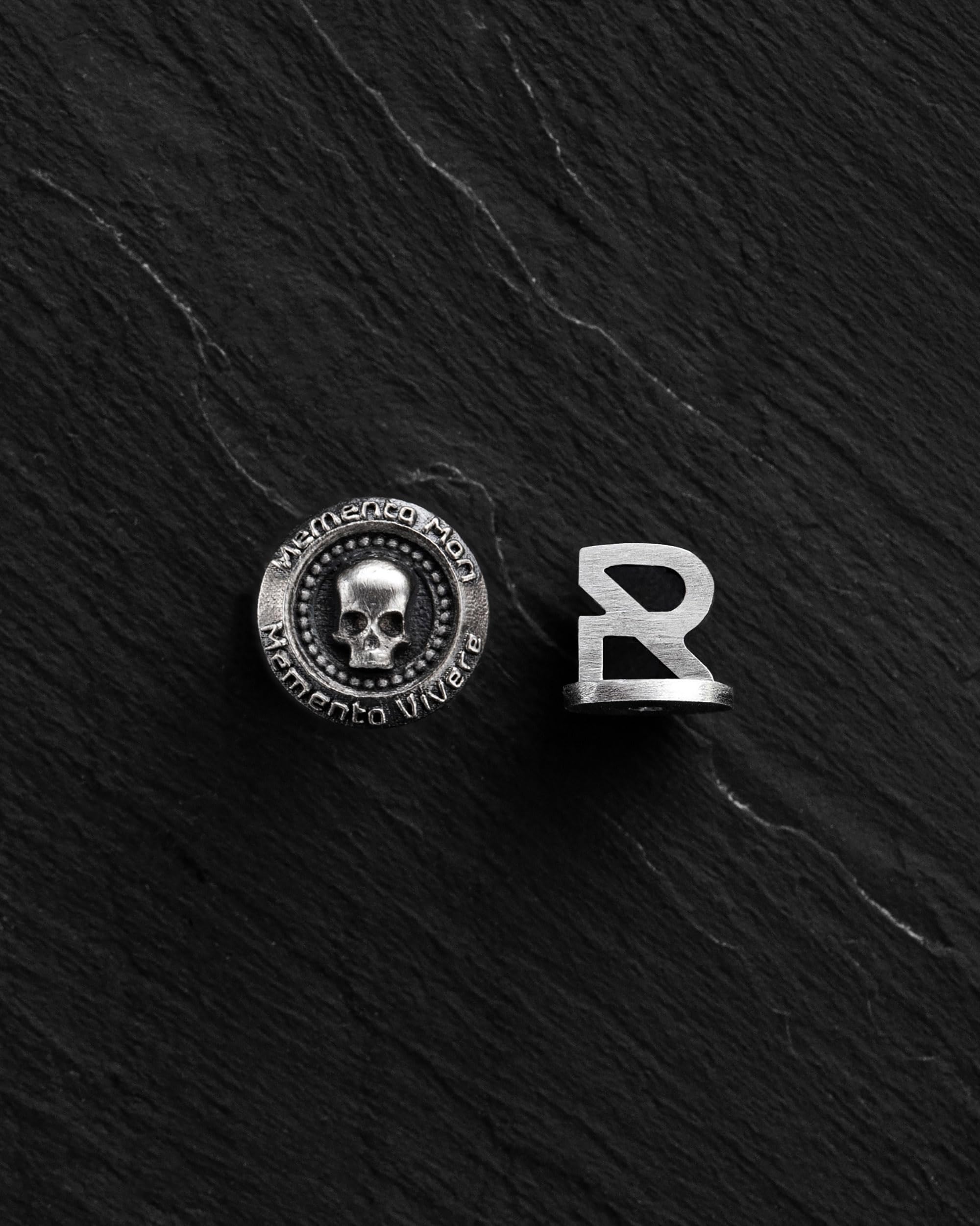 Ohrstecker Sterling Silber 925 VIVERE MEMENTOR Totenkopf Ohrstecker für Herren Damen – Hypoallergene Ohrringe Stecker – Durchmesser 0,87 cm – Gothic Schmuck Geschenk für Männer & Frauen