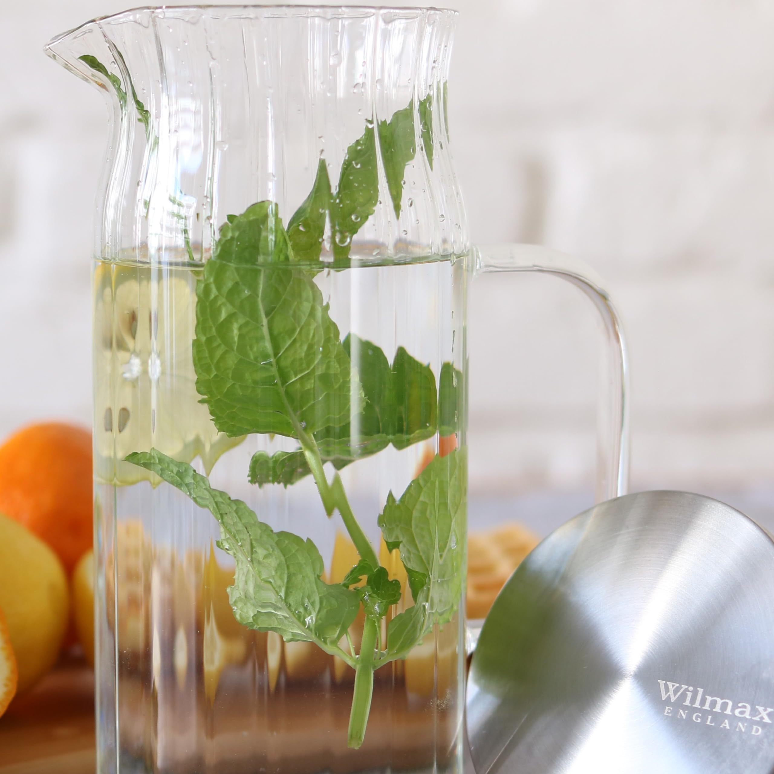 Wilmax | Glaskaraffe 1,5L mit 6 Wassergläser 300ml im Set | Deckel aus Edelstahl | Wasserkaraffe aus geriffeltem Glas | Wasserkrug für Saft, Wasser, Eistee, Milch | Glaskaraffe | Wasserkanne