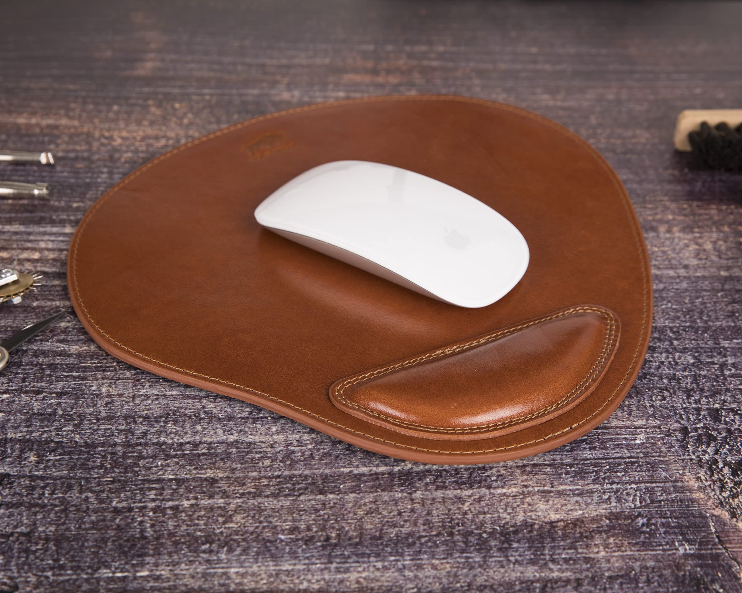 Solo Pelle - Hochwertiges Leder Mauspad mit Handgelenkauflage - Mousepad aus echtem Leder - Unterlage für Computermaus - Leather Pad - Handarbeit Made in Europa (Cognac Braun)