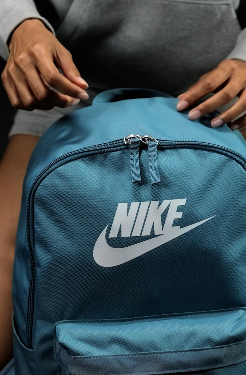 Amazon.com | Nike Unisex Heritage Backpack (25L), Smokey Blue/Smokey Blue/Summit  White, MISC | Casual Daypacks