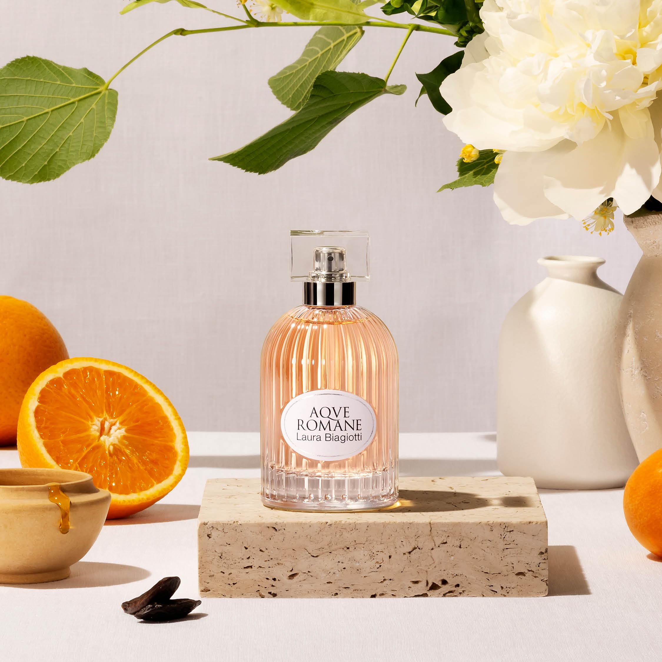 Laura Biagiotti – Aqve Romane Ambrosia Aurea Eau de Toilette 100 ml – Profumo Donna – Fragranza Floreale e Muschiata Dolce – Note Delicate e Sensuali – Iconico Flacone ispirato ai Templi Romani