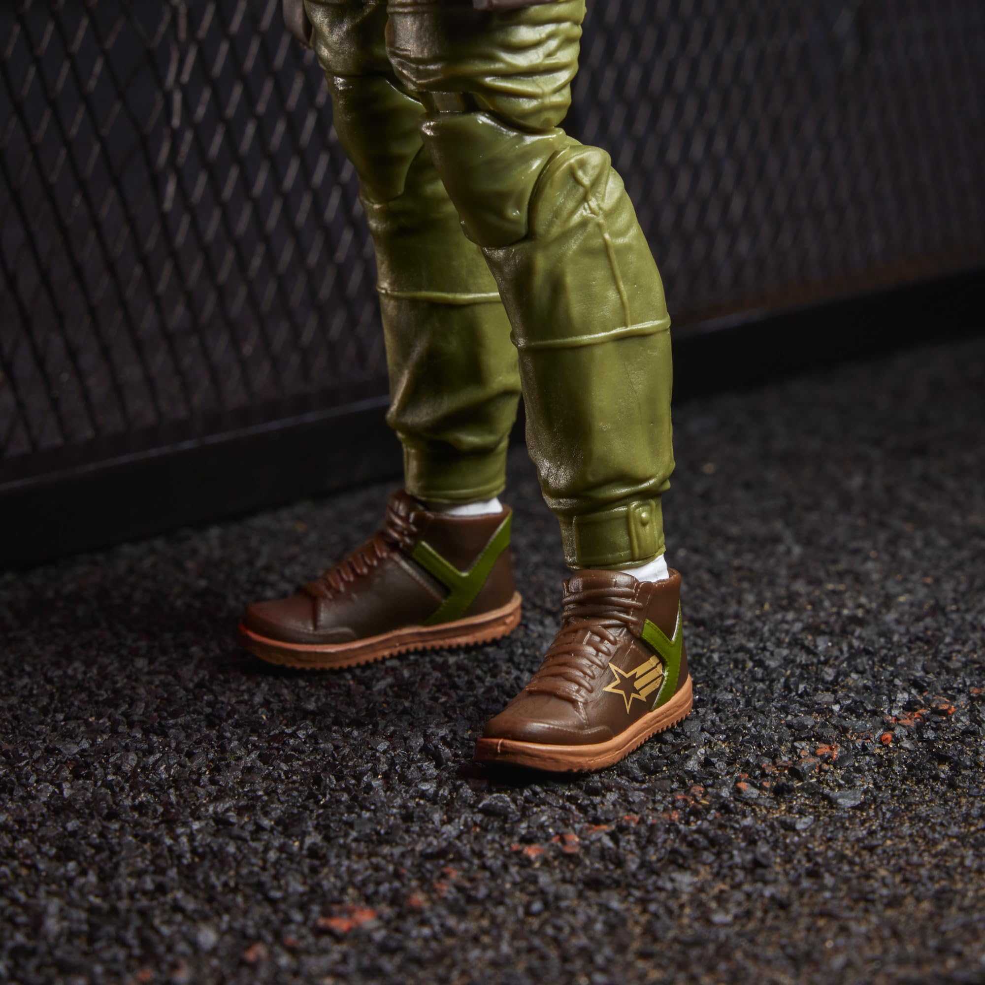 Bradley ""Big Lob"" Sanders z kolekcji G.I. Joe Classified Series, nr 189, 15-centymetrowa figurka kolekcjonerska z 8 akcesoriami