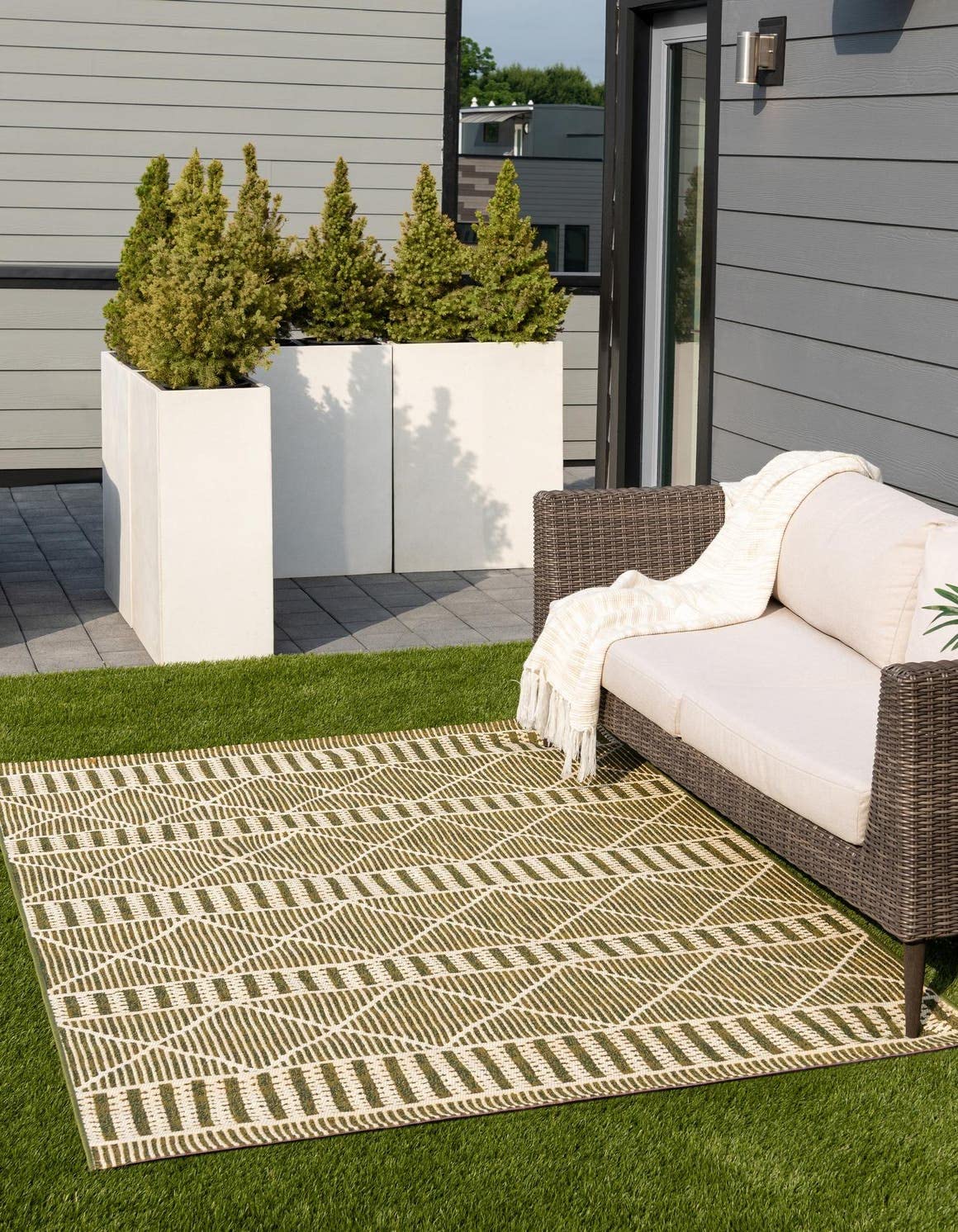 Unique Loom Outdoor Trellis Collection Area Rug - Dalyan (7' 10" x 10' Rectangle, Green/ Ivory)