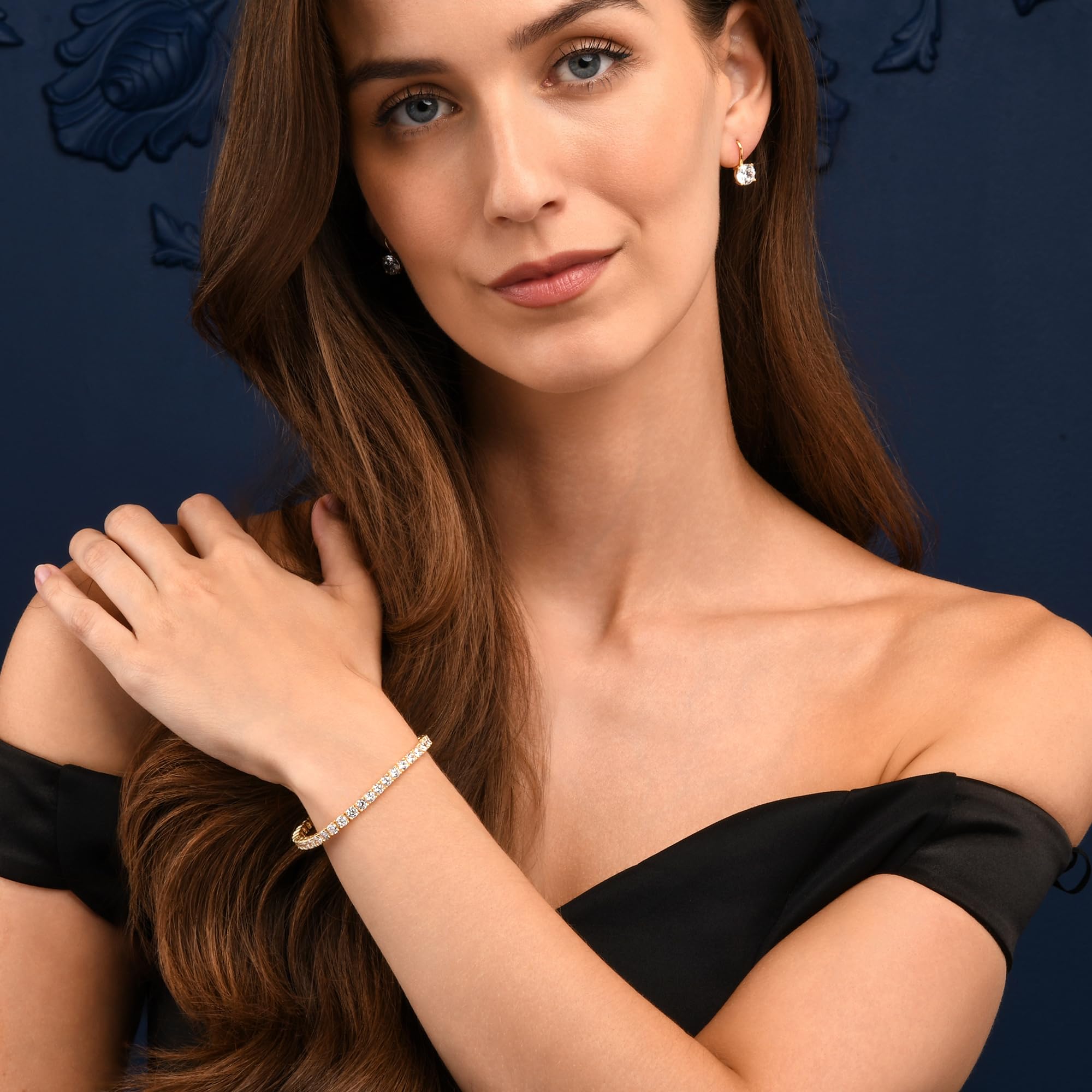 Diamond Treats Gold Tennisarmbänder für Damen und Mädchen, Goldenes Armband mit funkelnden 4 mm Cubic Zirkonia Steinen, Armband aus vergoldetem 925 Sterling Silber