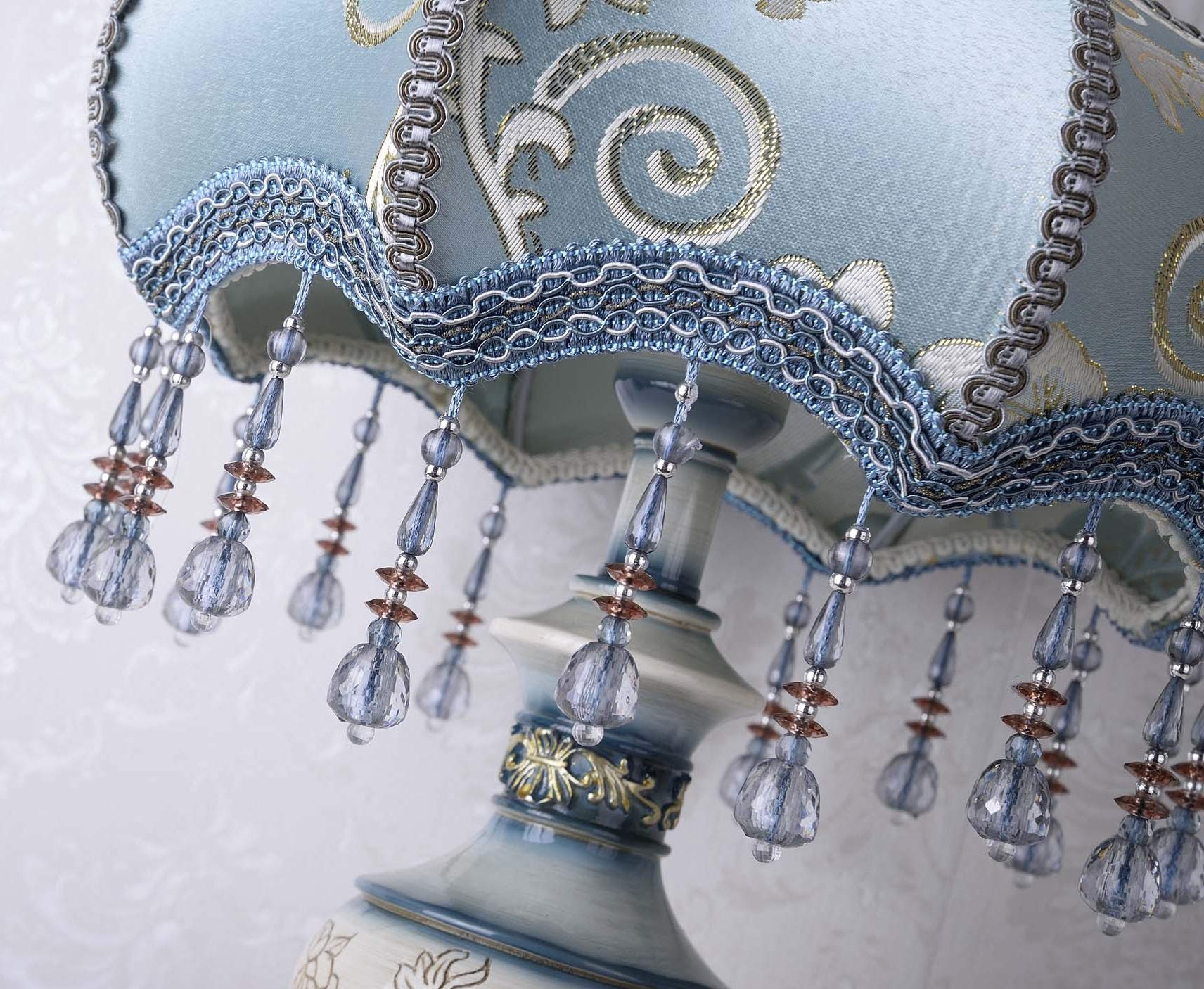 Lámpara de mesa de noche tradicional azul, estilo victoriano pantalla de tela hecha a mano escultura de resina Natural lámpara de escritorio para sala de estar dormitorio, 13"W, 21,6" H.