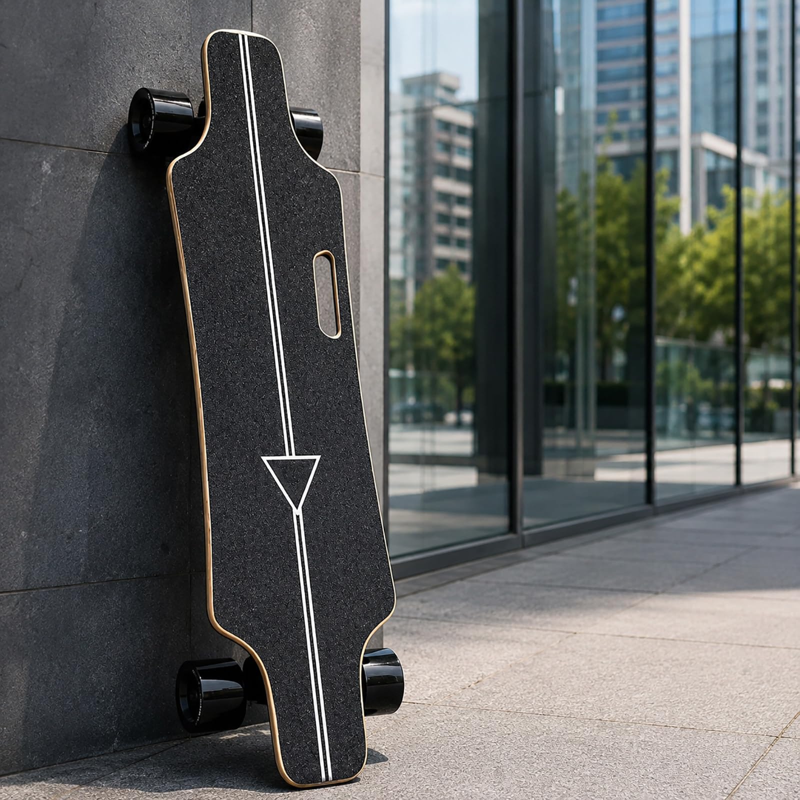 Skateboard Électrique avec Télécommande - Longboard Électrique 33 Pouces, Moteur Brushless 350W, Vitesse 25 km/h, Autonomie 15 km, pour Adolescents et Adultes