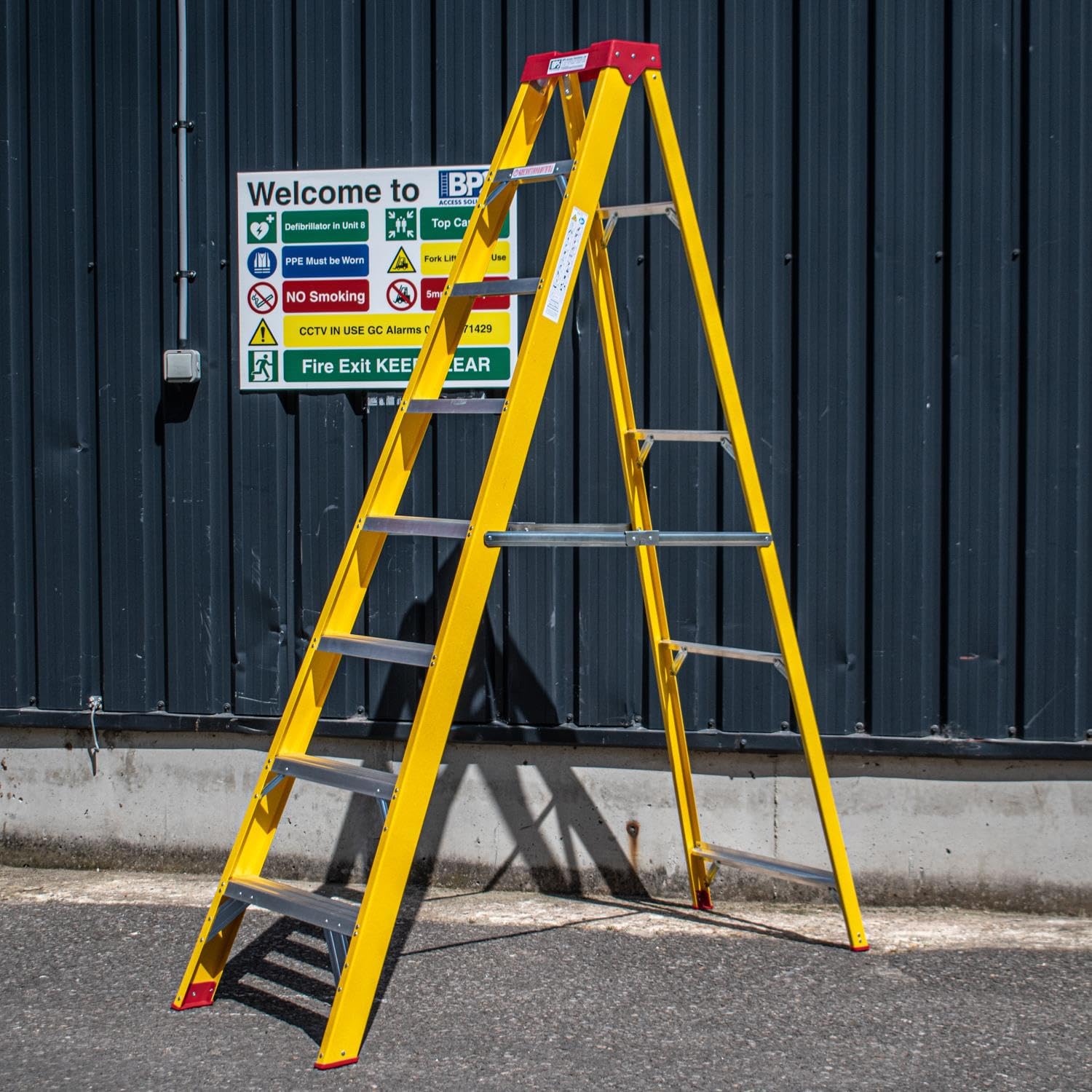 Bps Access Solutions Yellow Trade Master Pro® Fibreglass Swingback Step Ladder | Electricians Ladder | Non Conductive Up To 30,000V | Non-Slip Feet | Painting & Decorating | En131 Pro Certified | 2.17M Height | 8 Steps