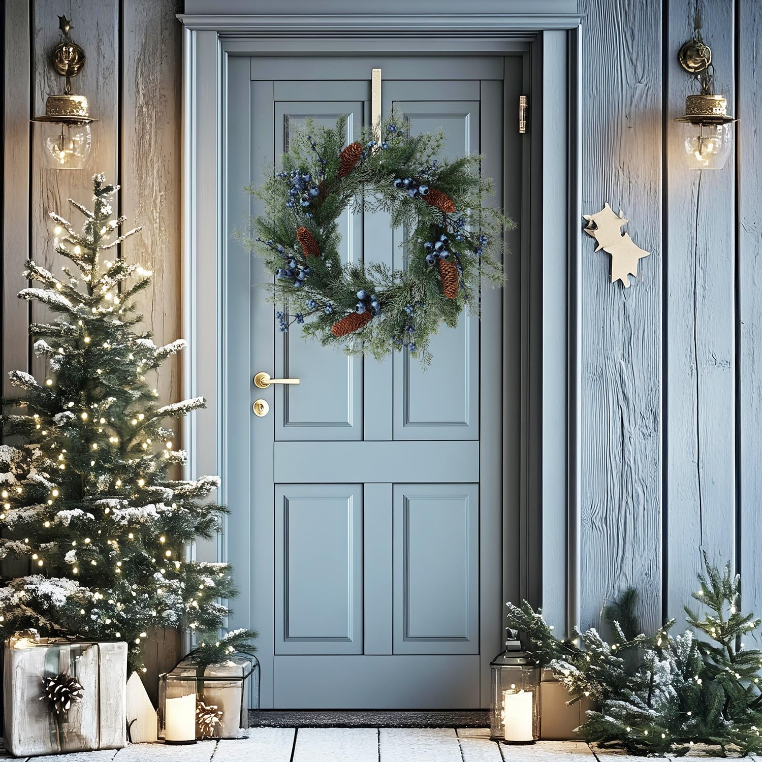 Corona de invierno de pino de bayas azules de 61 cm con cedro de ciprés Norfolk y piña, coronas de Navidad artificiales para puerta delantera, porche, pared, ventana, porche, chimenea