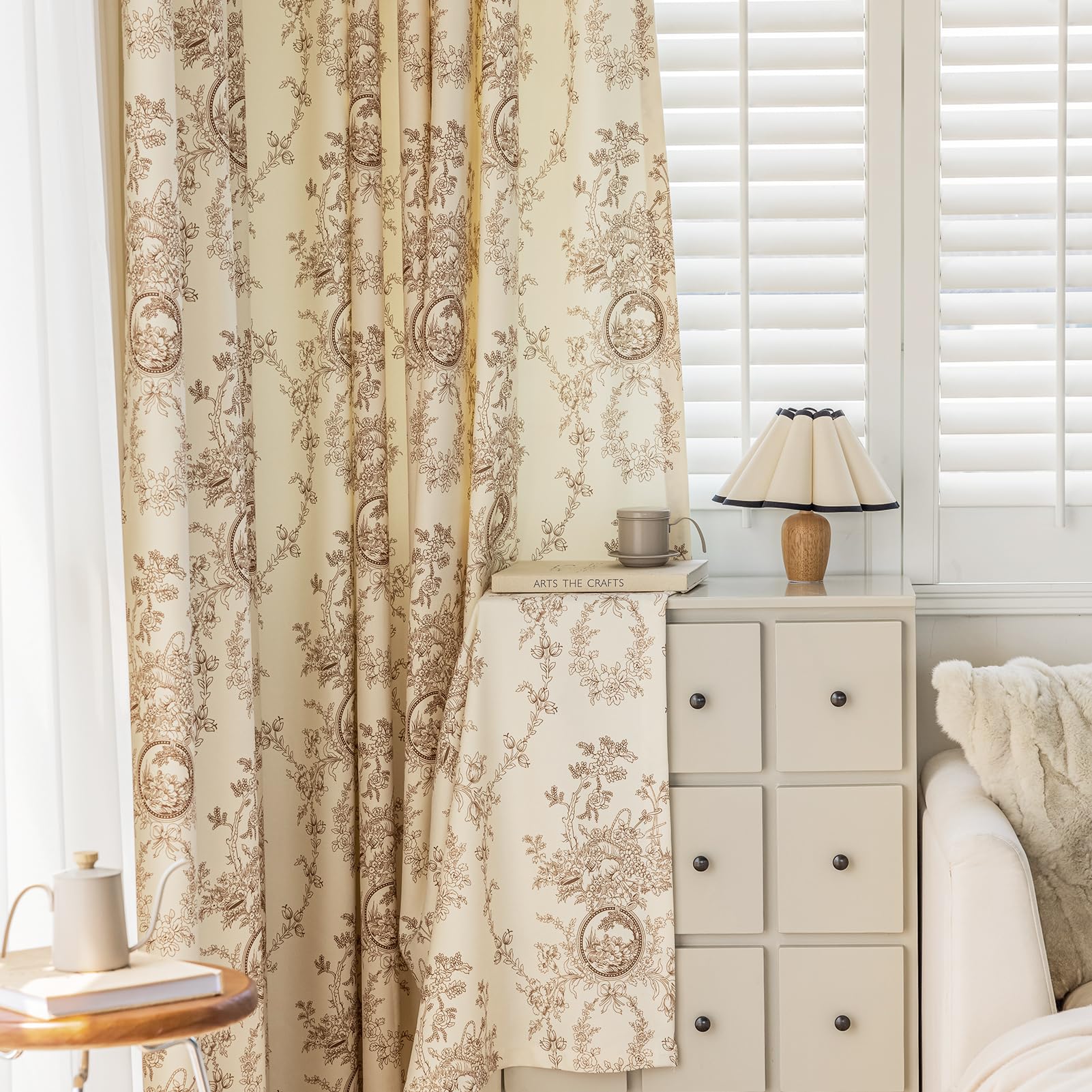 SUOUO Vintage Kaffee Toile Blumen Vorhänge H225 x B140 cm 2er-Set | lichtdurchlässig, gemustert mit Vintage-Blumen, Landhaus-Dekor, Ösen-Gardinen für Wohnzimmer, Schlafzimmer, Esszimmer