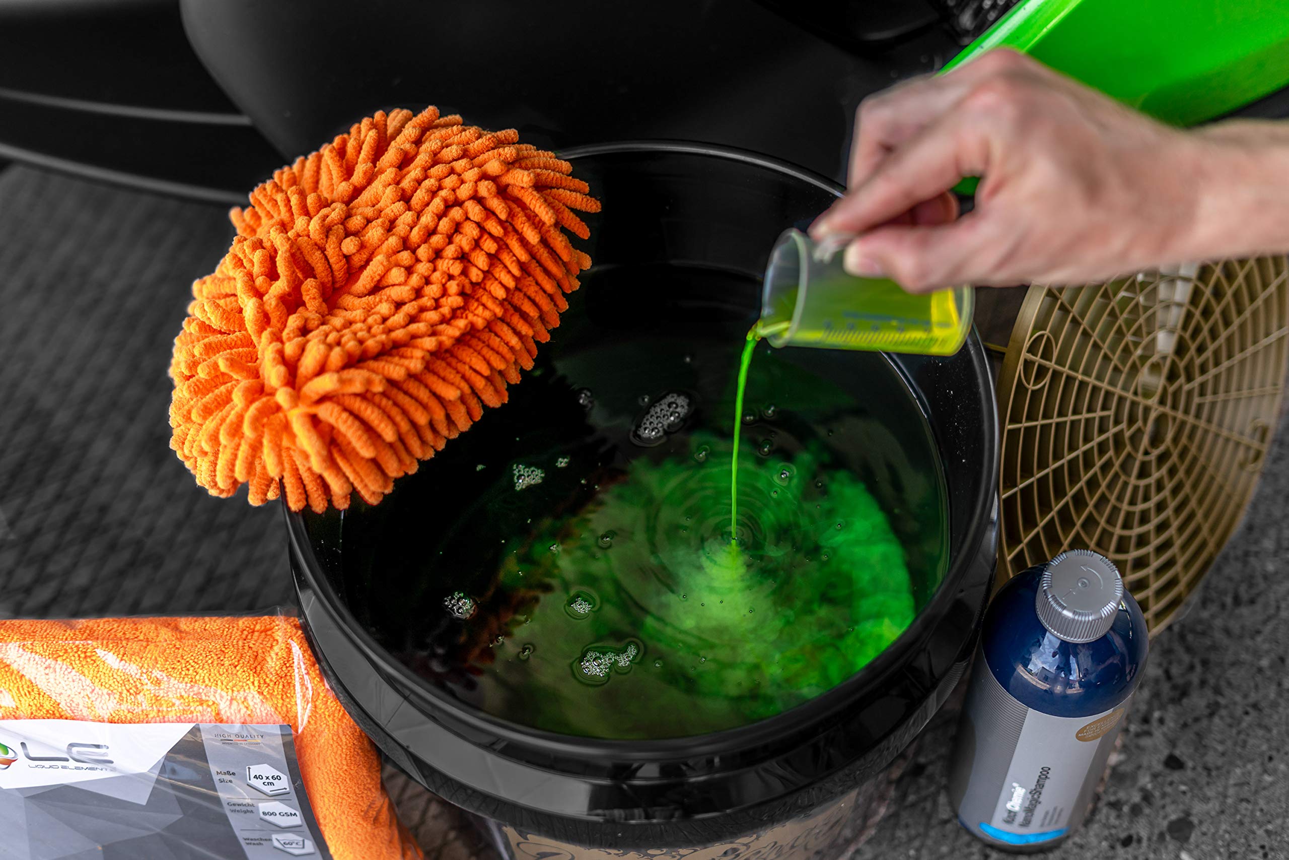 detailmate Set Handwäsche: GritGuard Wascheimer 3,5 GAL + Grit Guard Einsatz + Liquid Elements Orange Baby XL Trockentuch + Koch Chemie NanoMagic Autoshampoo 750ml + Waschhandschuh + Messbecher