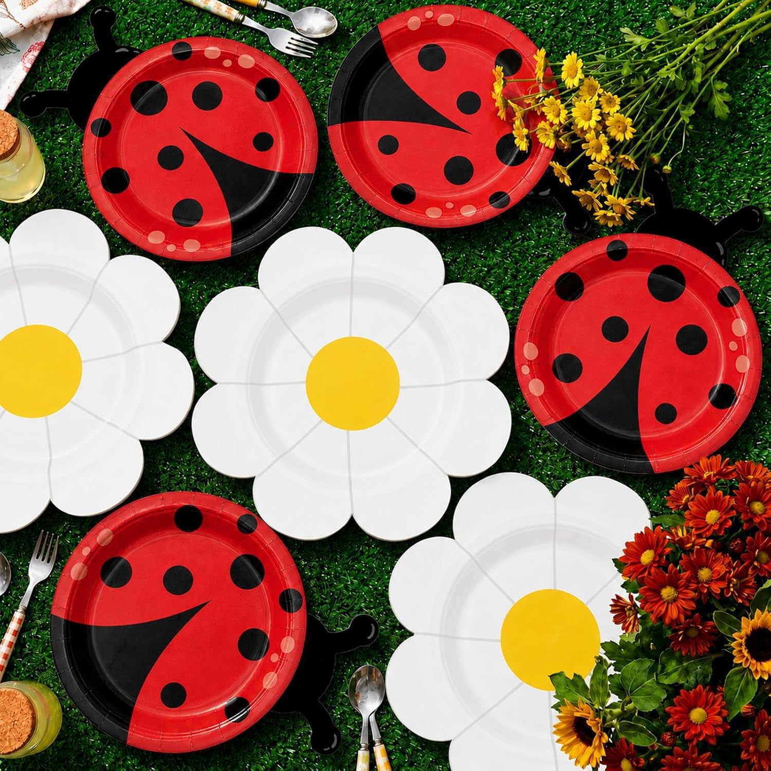 50 PCS Ladybug Theme Party Supplies 7 Inch Daisy Flower Party Plates Ladybug Theme Paper Dessert Plates Summer Garden Insect Animals Tableware Set for Summer Birthday Wedding Baby Shower Decors