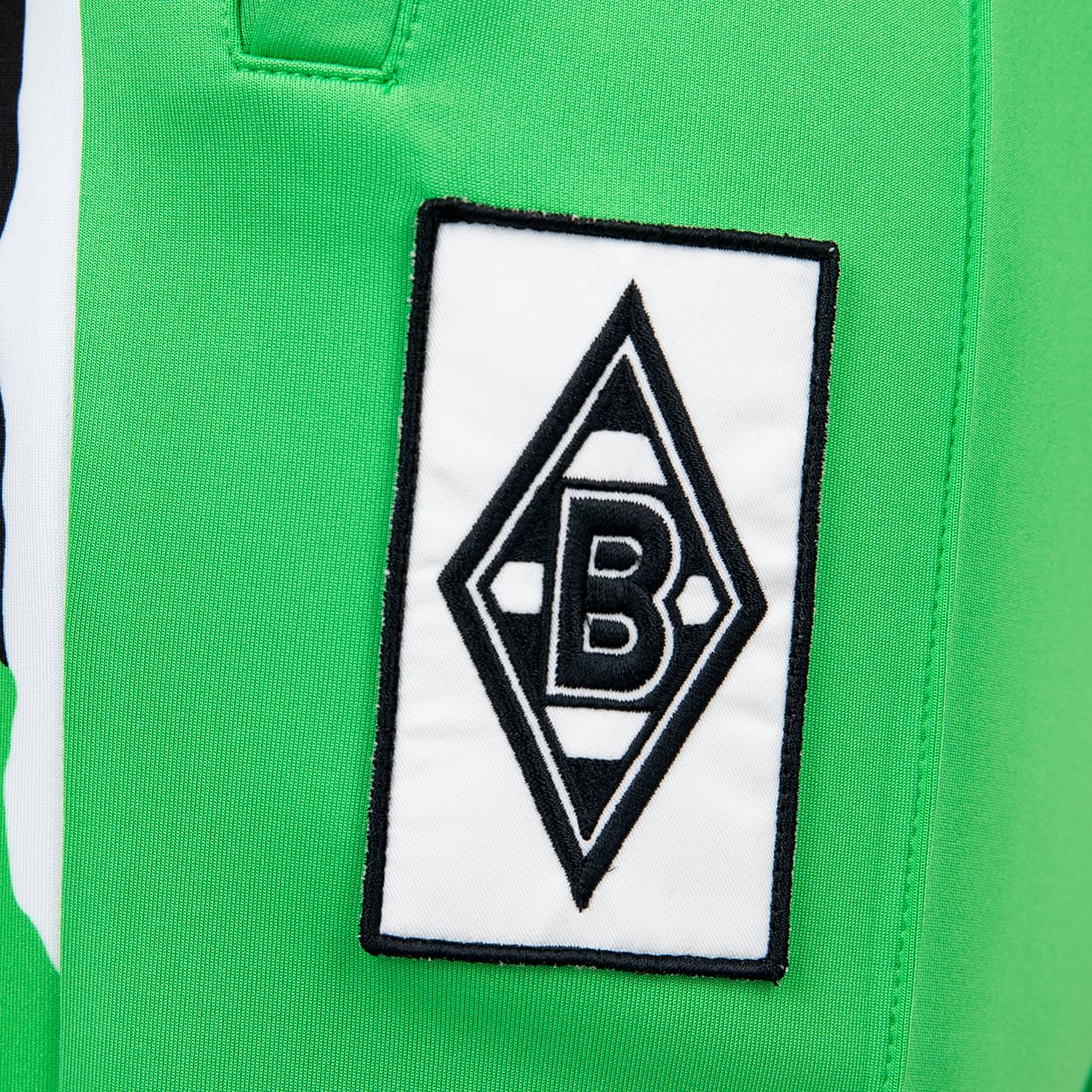 Borussia Mönchengladbach Retro Hose „1995“ Hellgrün | Offizieller Fanartikel Fohlenshop | Gladbach Trainingshose 90er Look